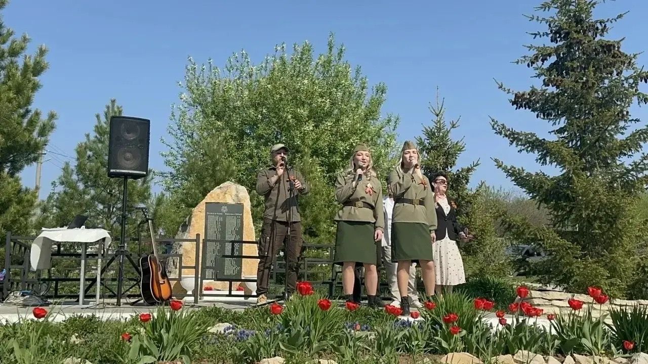 В посёлке Бондюга Менделеевского района прошел митинг памяти с песнями и стихами