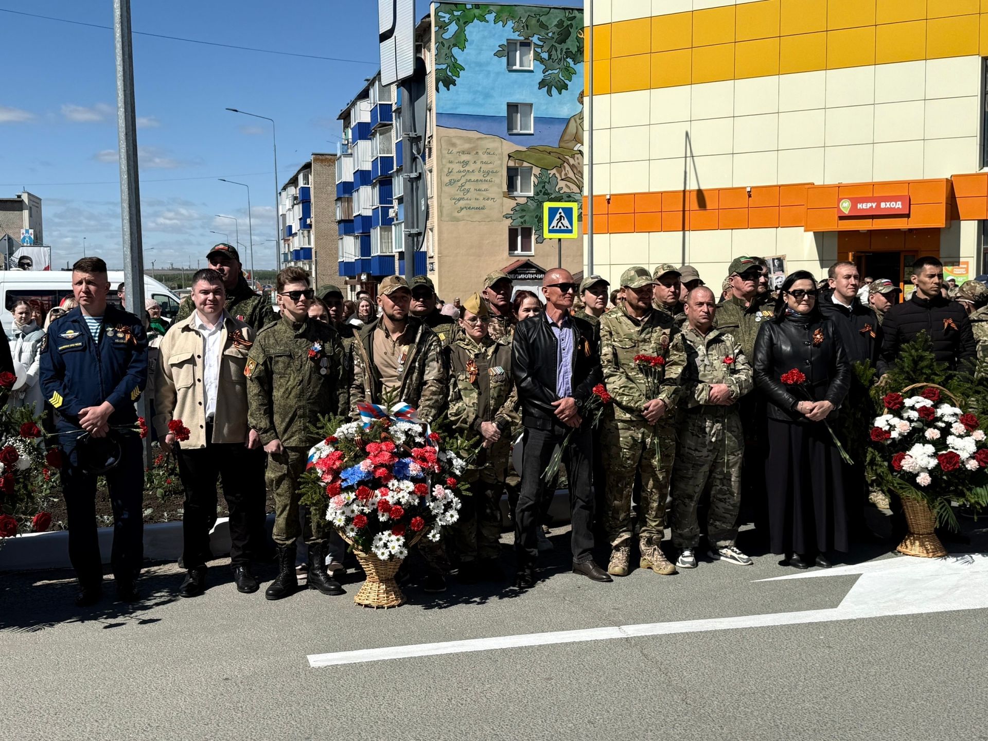 Колонна боевой техники и праздничный марш прошли в Менделеевске