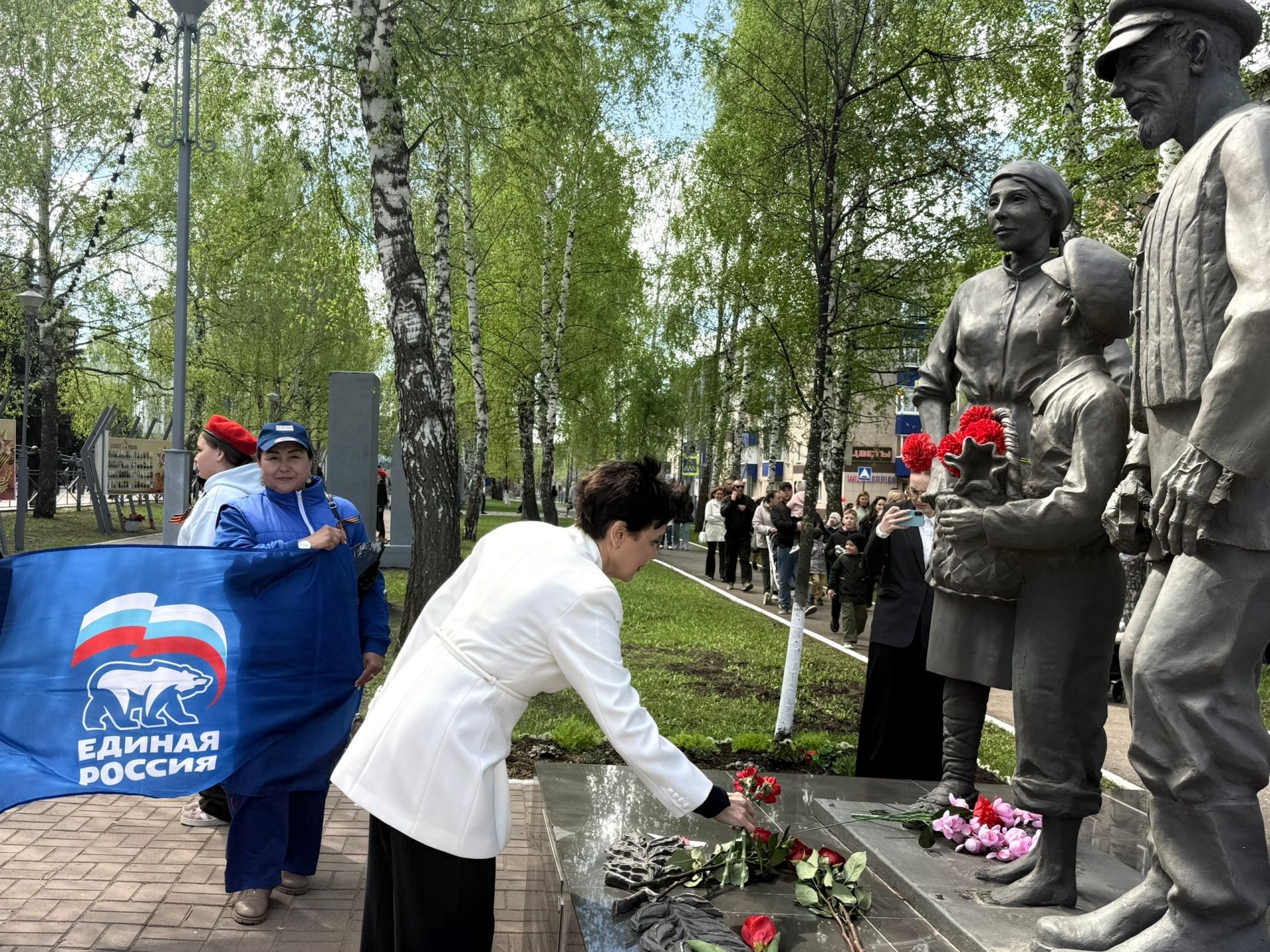 Праздничная колонна прошла по аллее Героев в Менделеевске в День Победы