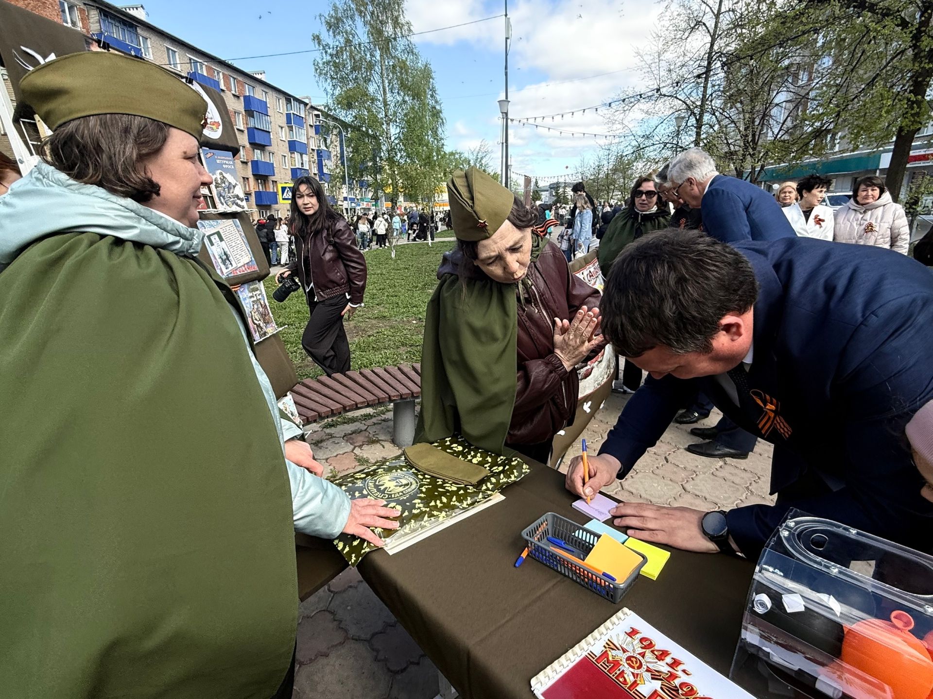 Праздничная колонна прошла по аллее Героев в Менделеевске в День Победы