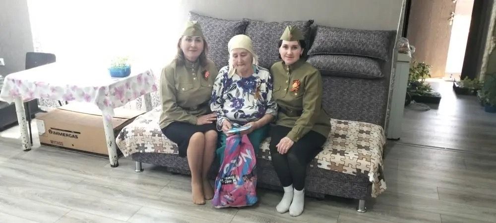 Песәй хезмәткәрләре “Георгий тасмасы” акциясенә кушылды һәм герой гаиләләренә барды