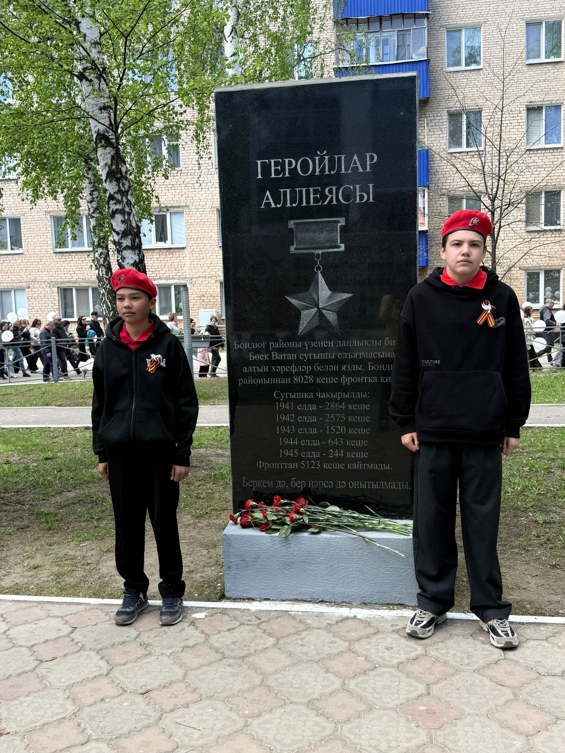 Праздничная колонна прошла по аллее Героев в Менделеевске в День Победы