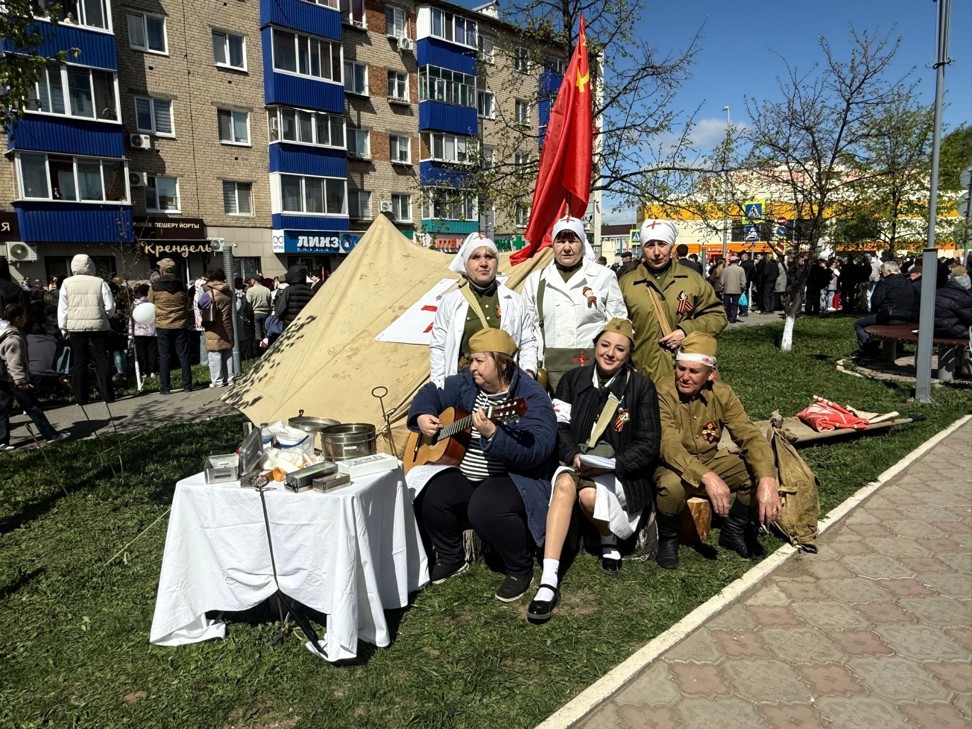 Праздничная колонна прошла по аллее Героев в Менделеевске в День Победы
