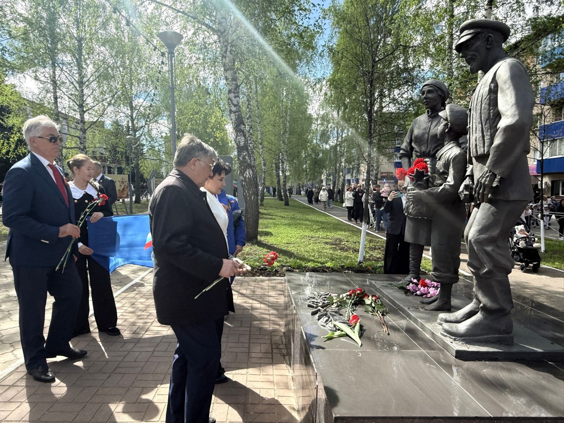 Праздничная колонна прошла по аллее Героев в Менделеевске в День Победы