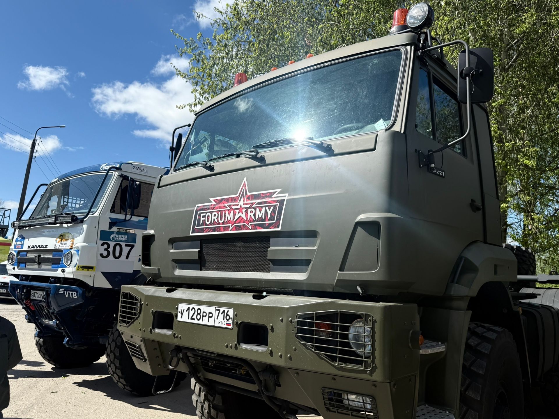 Праздничная колонна прошла по аллее Героев в Менделеевске в День Победы