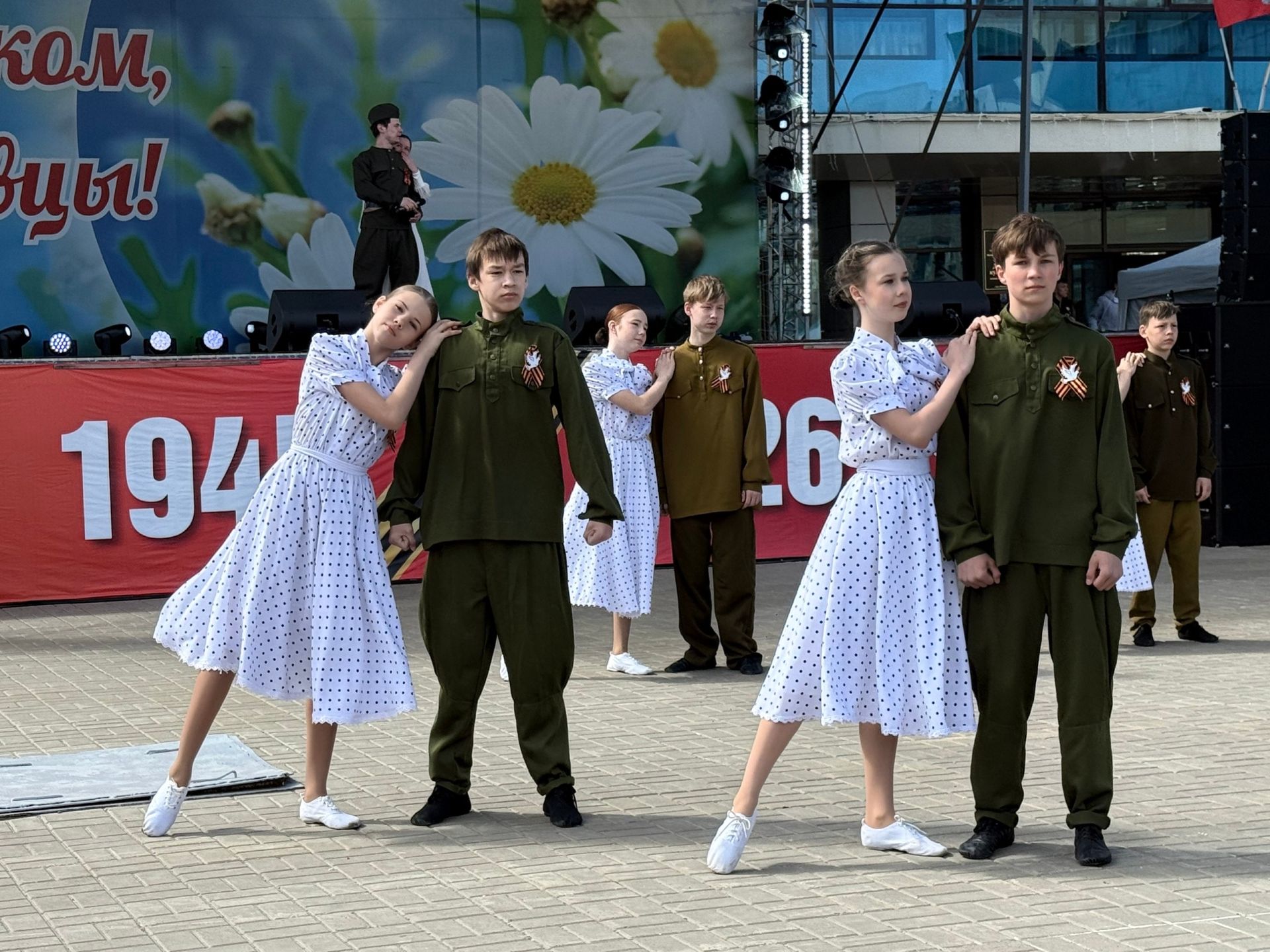 Трогательную вокально-хореографическую композицию представили на праздновании 81-й годовщины Победы в Менделеевске