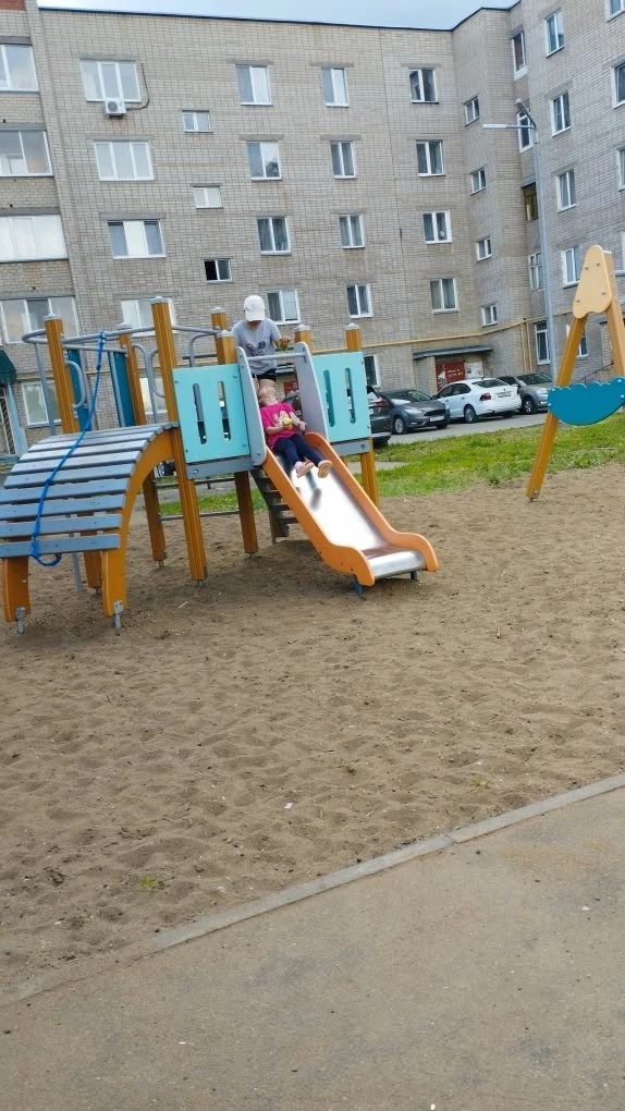 Җәйге ишегалды: Хезмәт урамы, 8 адресы буенча яңа уен мәйданчыгы ачылды