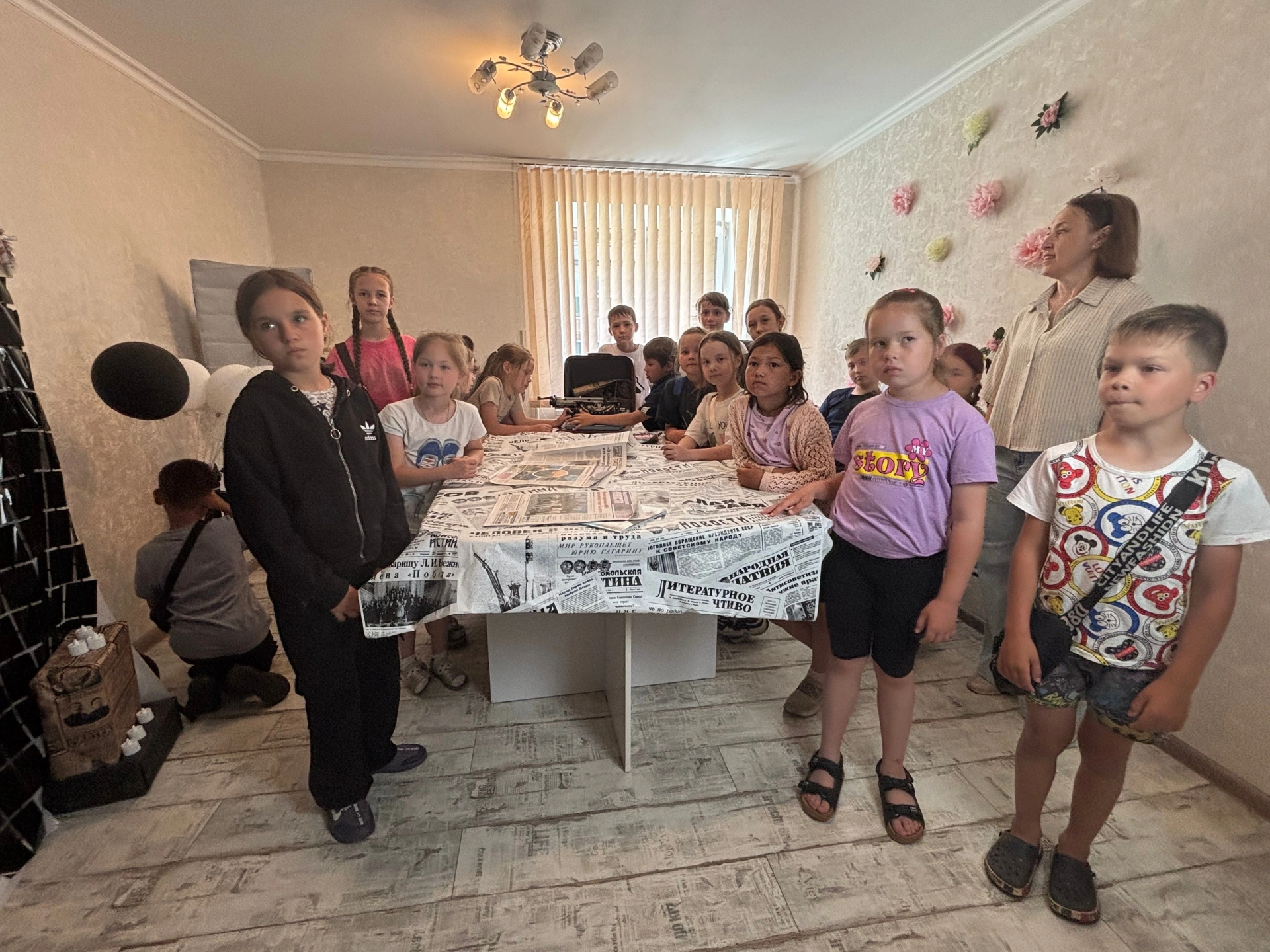 Ребята из лагеря «Солнышко» покорили редакцию «Менделеевских новостей»: марафон творчества и драйва
