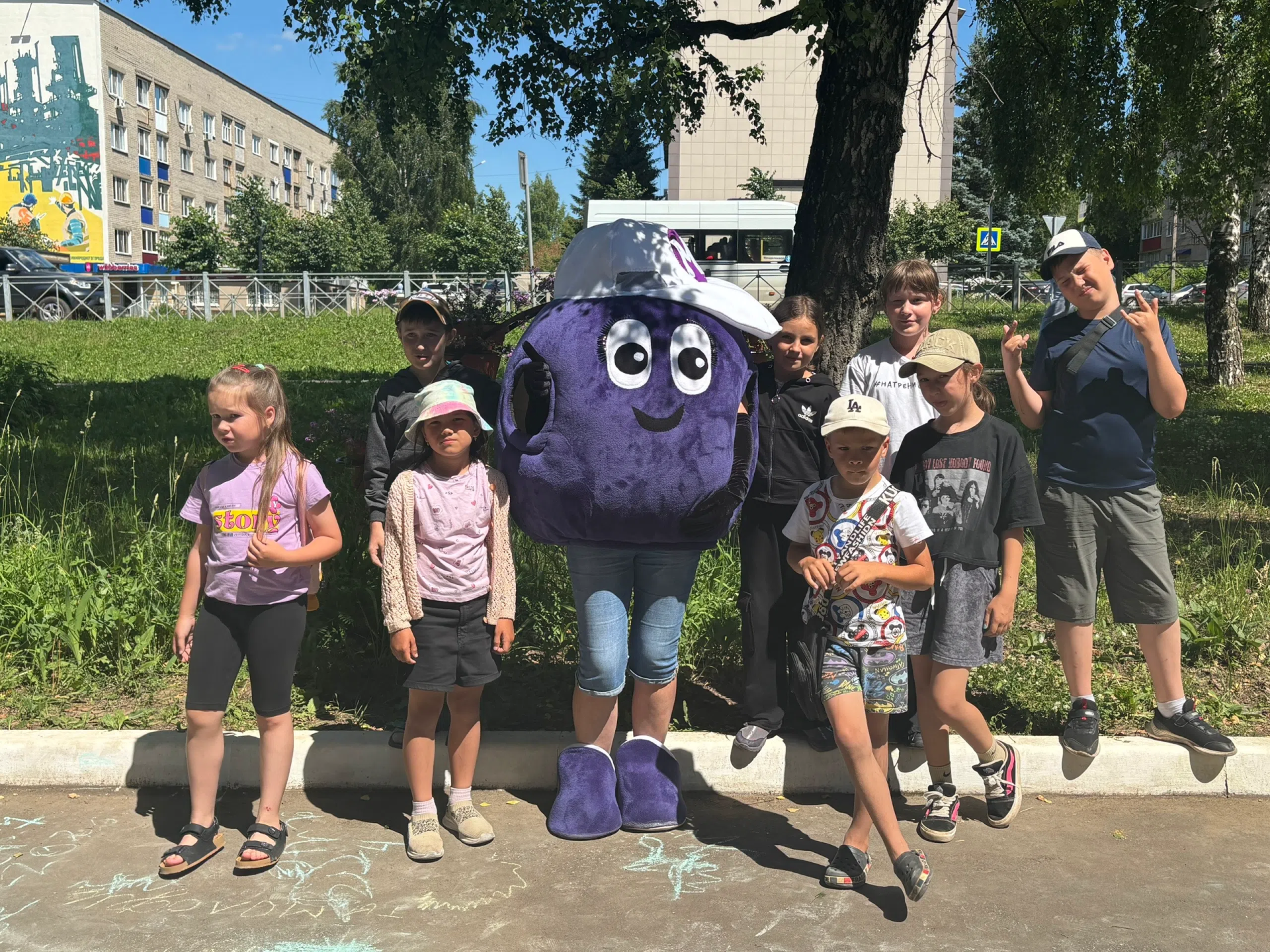 Ребята из лагеря «Солнышко» покорили редакцию «Менделеевских новостей»: марафон творчества и драйва