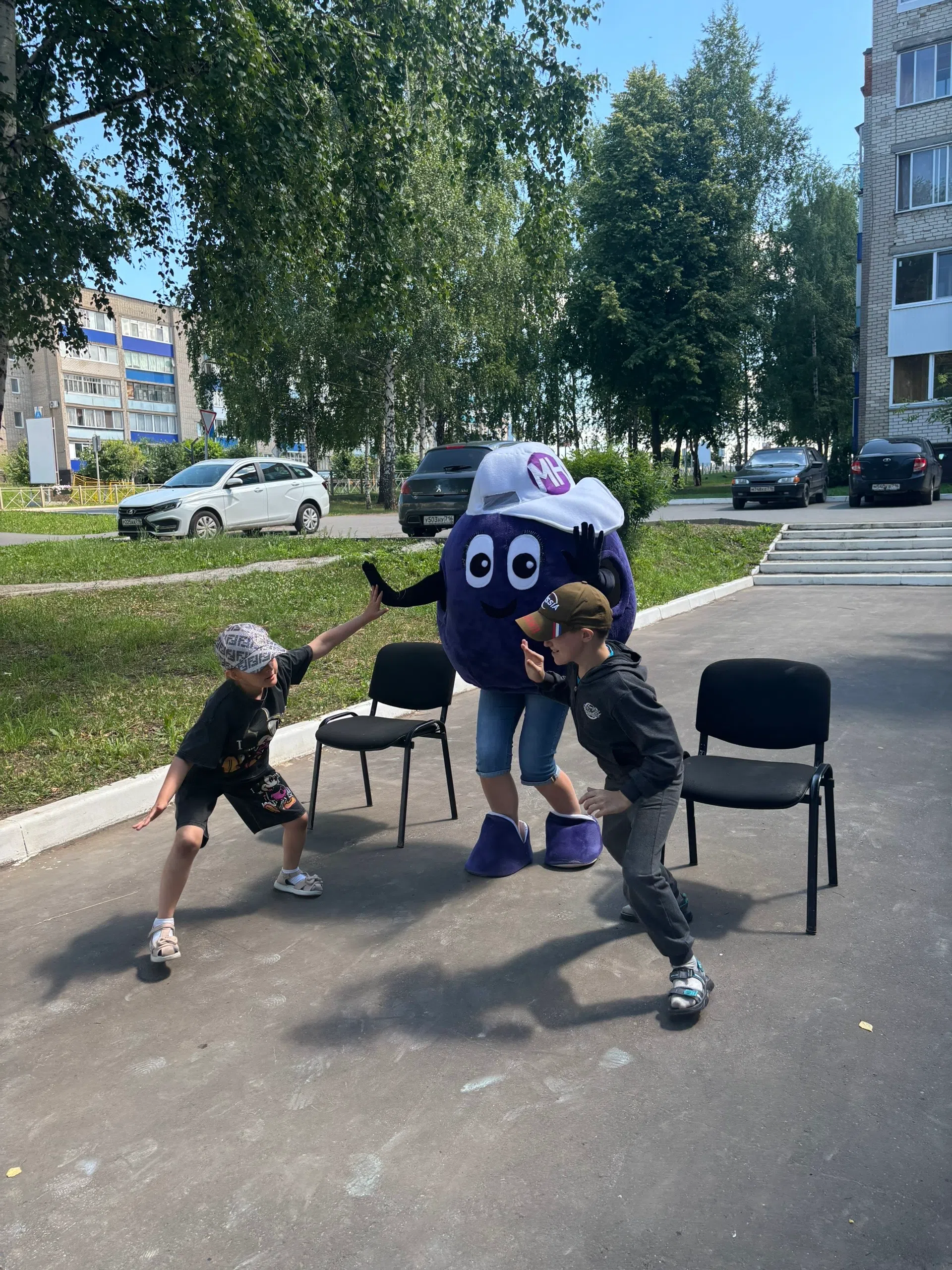 Ребята из лагеря «Солнышко» покорили редакцию «Менделеевских новостей»: марафон творчества и драйва
