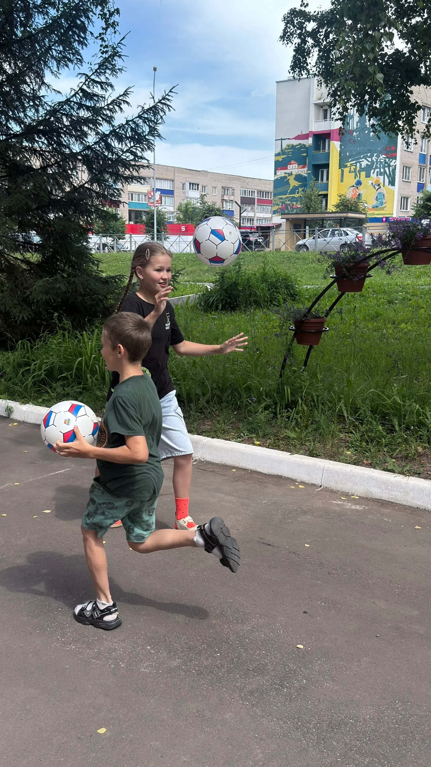 Ребята из лагеря «Солнышко» покорили редакцию «Менделеевских новостей»: марафон творчества и драйва