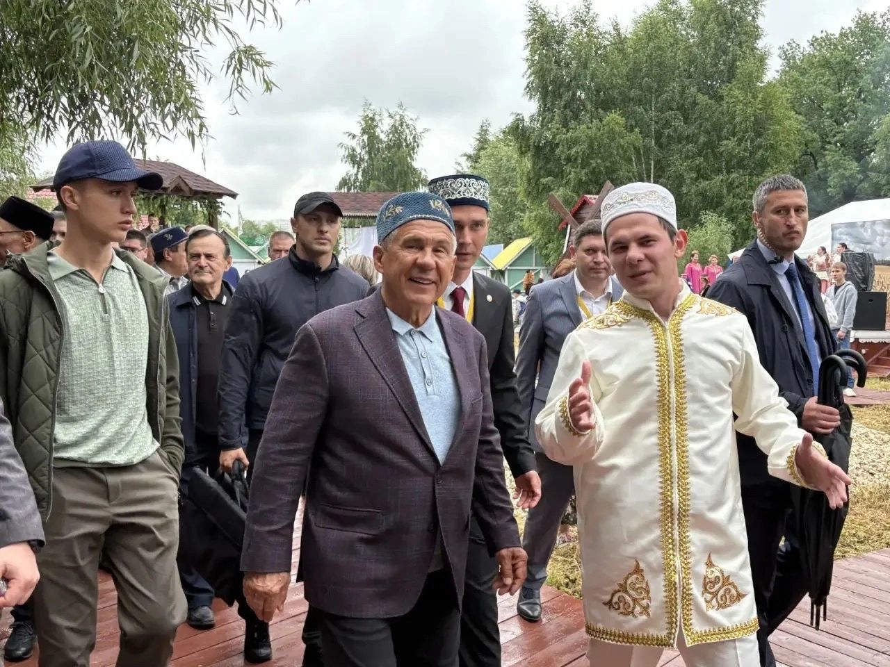 Раис Татарстана посетил подворье Менделеевского района на республиканском Сабантуе