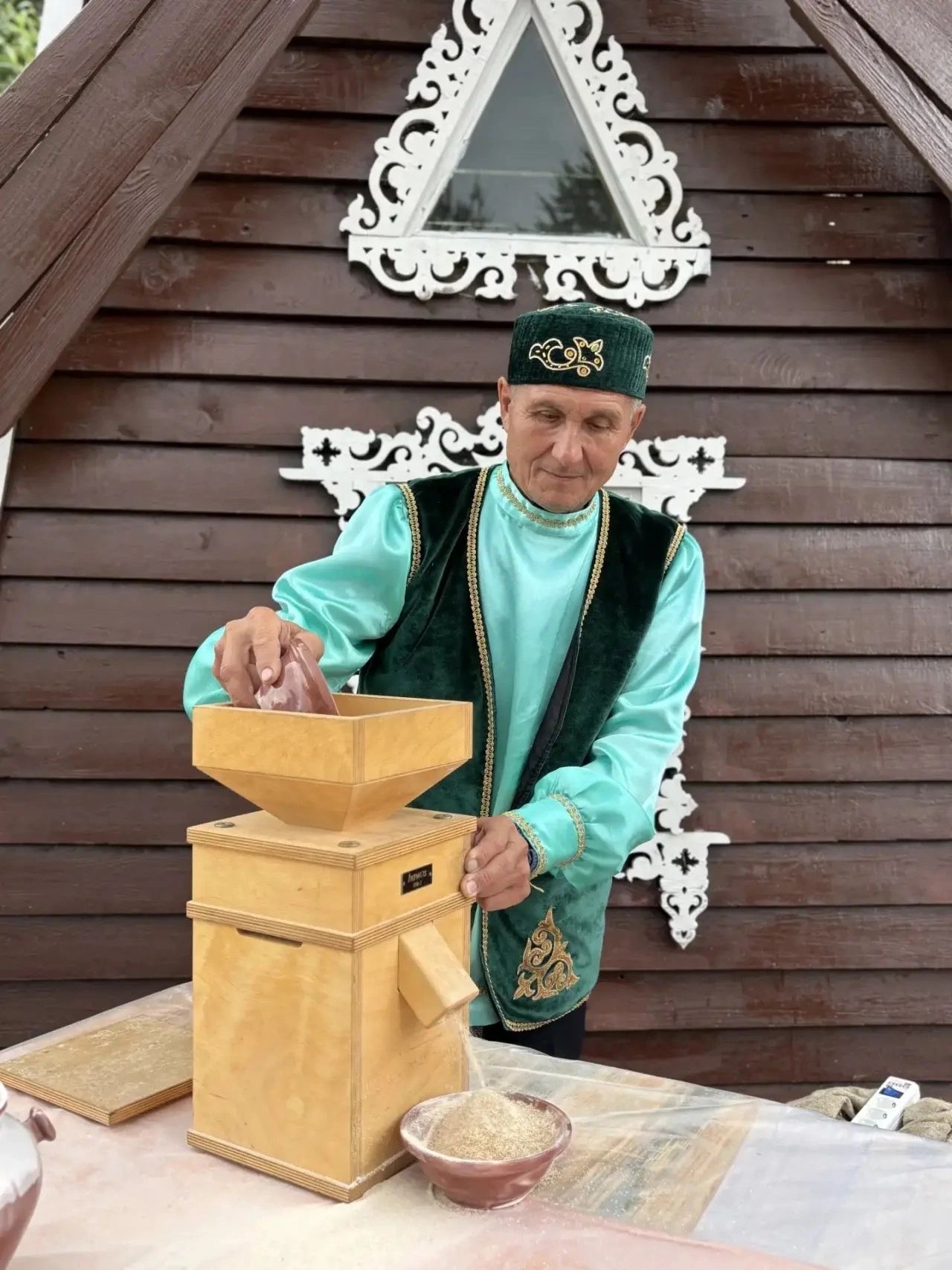 Раис Татарстана посетил подворье Менделеевского района на республиканском Сабантуе