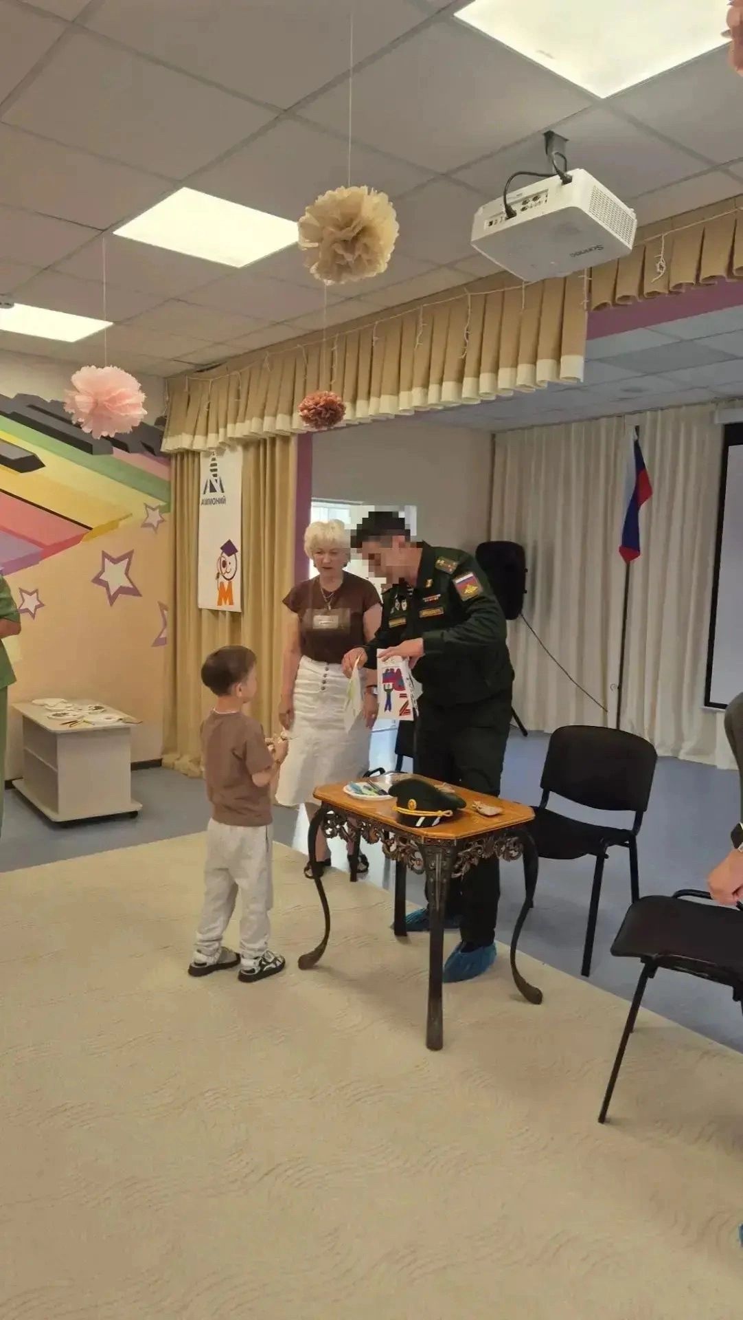 В детском саду «Маленький гений» прошла встреча с участником СВО и волонтёром Мариной Глебовой