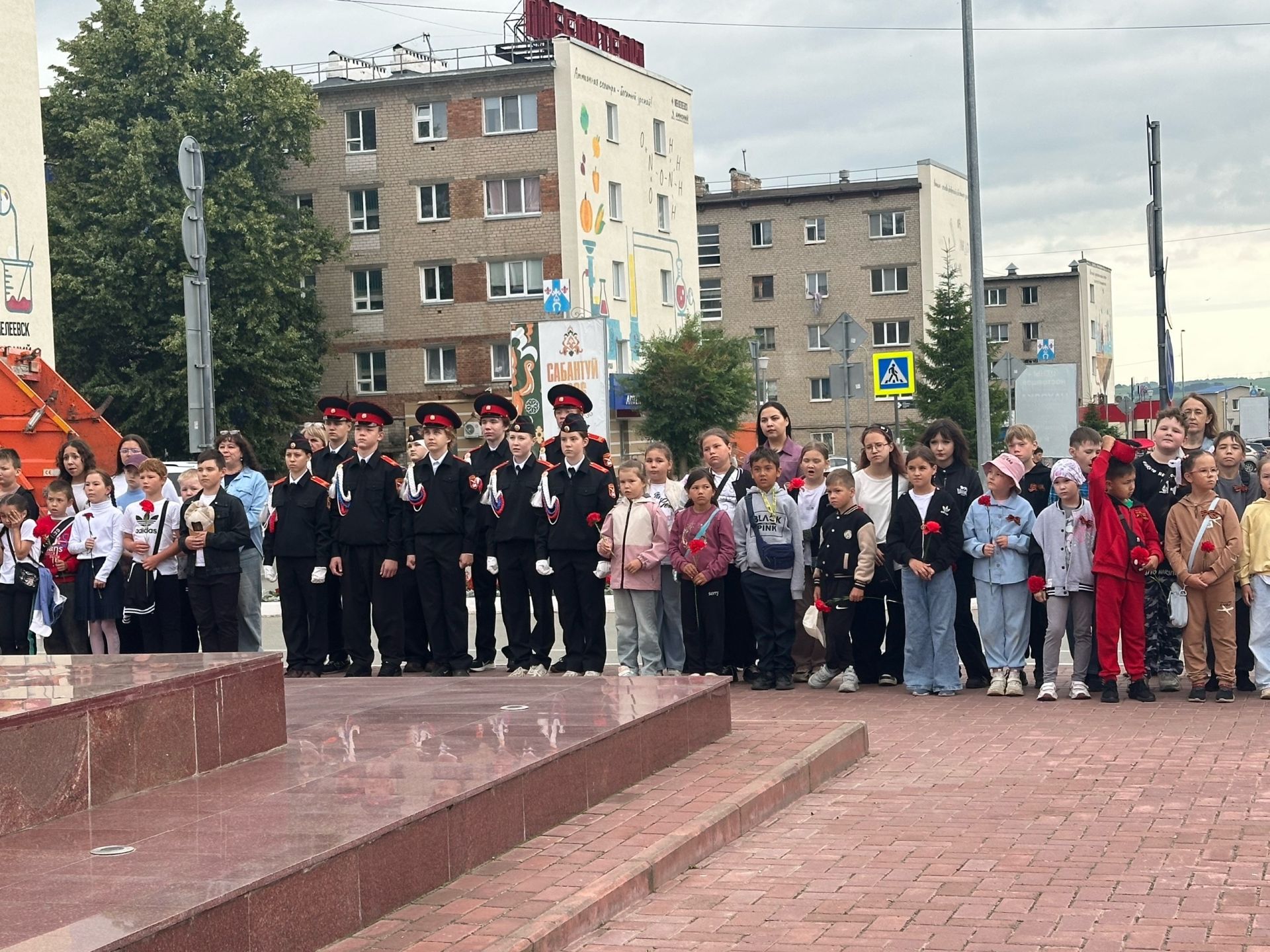 В Менделеевске прошёл митинг к Дню памяти и скорби у Вечного огня