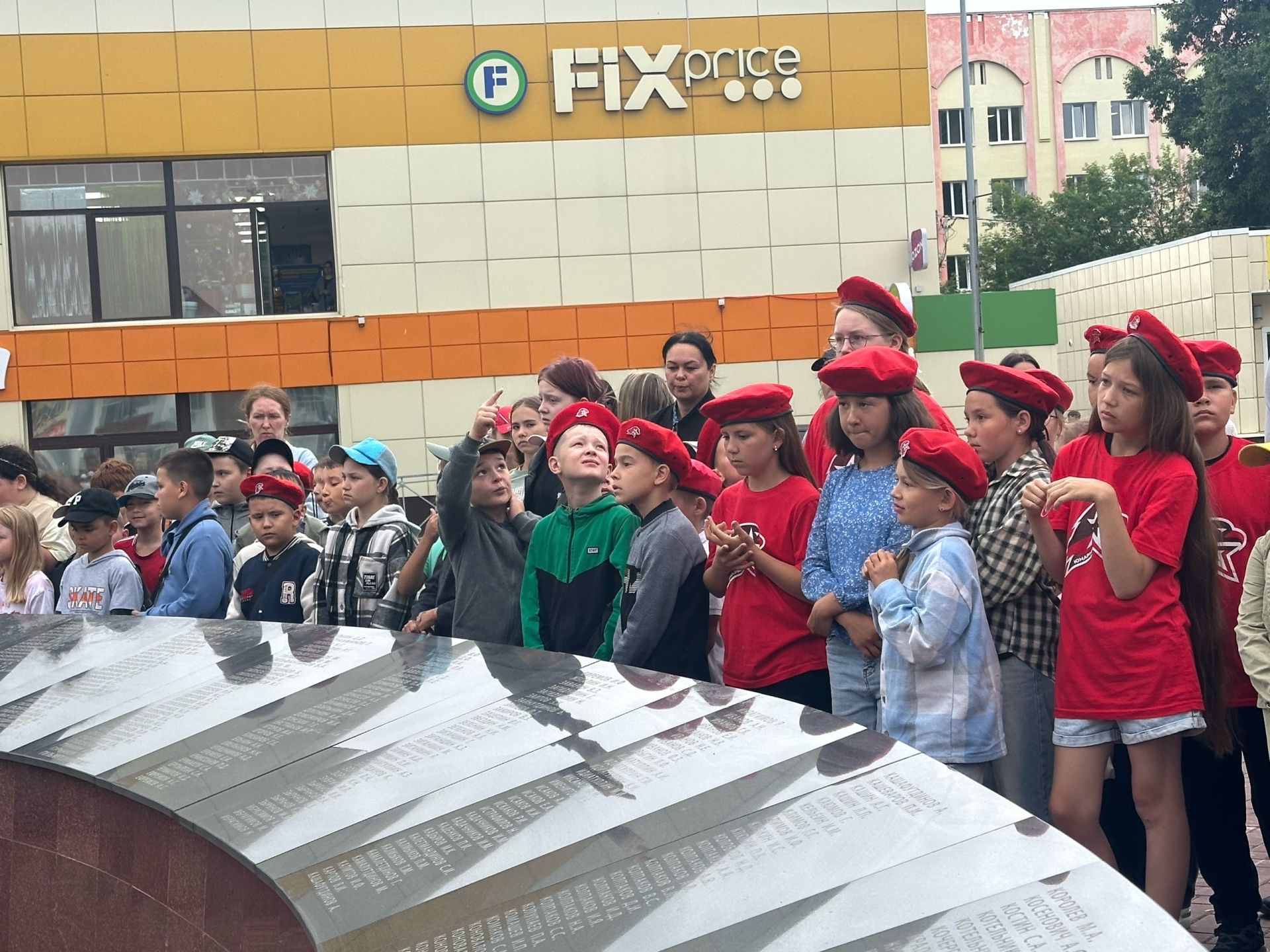 В Менделеевске прошёл митинг к Дню памяти и скорби у Вечного огня