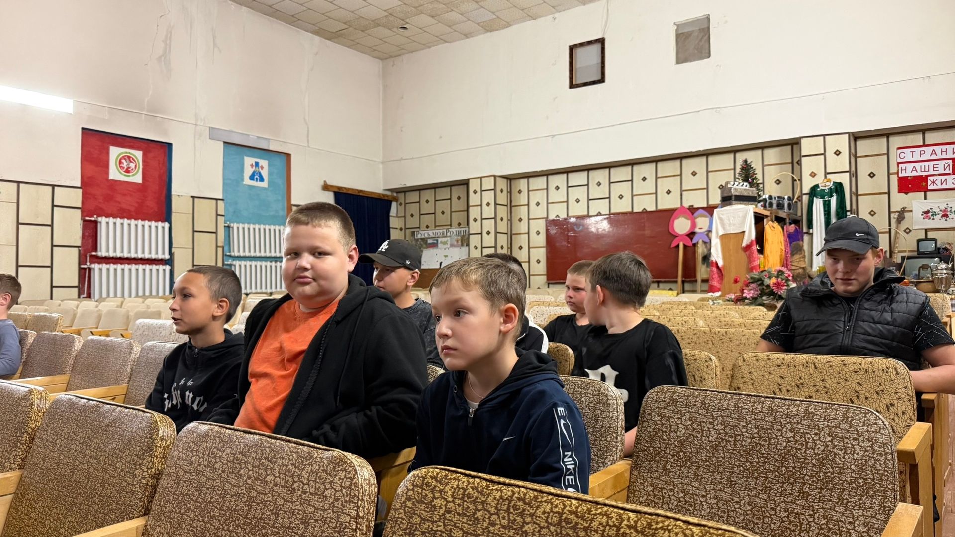 В деревне Тихоново прошёл рейд по безопасности детей на СИМ и мототехнике