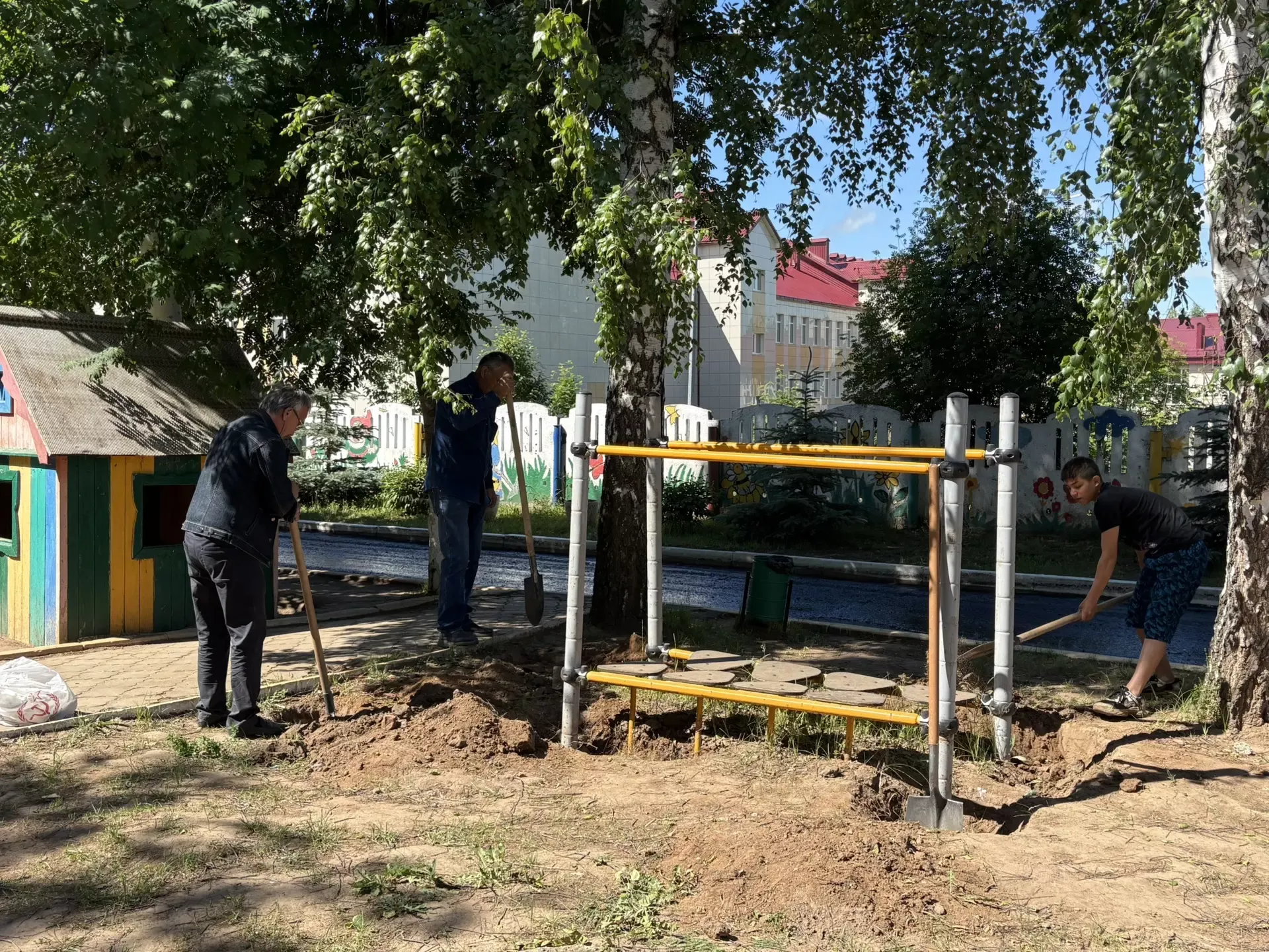 В приюте «Камские зори» в Менделеевске идёт ремонт дороги
