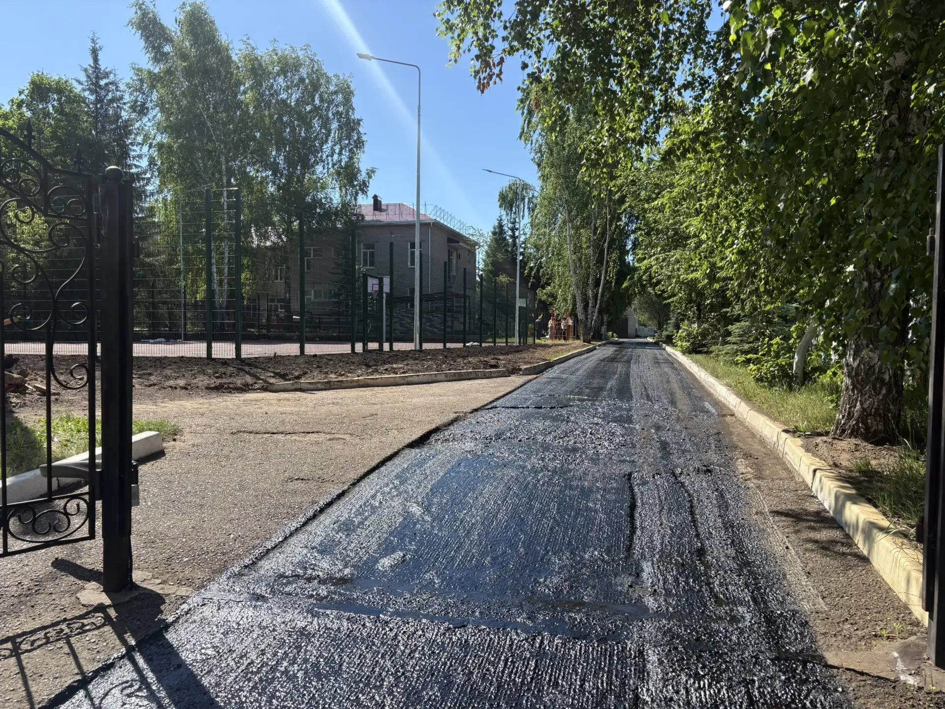В приюте «Камские зори» в Менделеевске идёт ремонт дороги