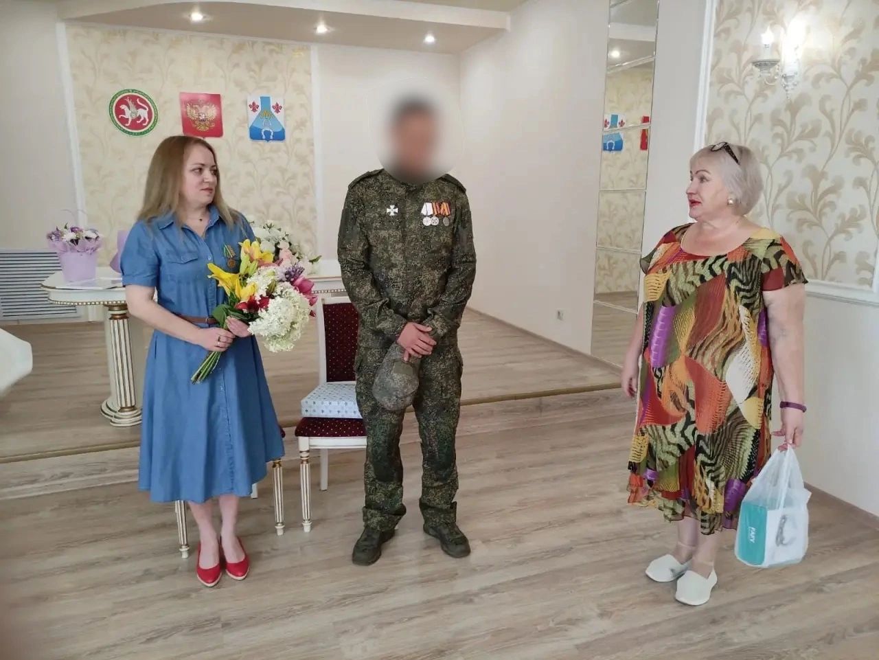 Семья участника СВО из Менделеевска отметила оловянную свадьбу в ЗАГСе
