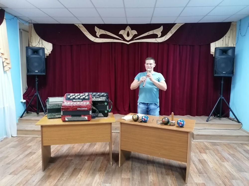 В Менделеевском районе прошло увлекательное путешествие в мир народных инструментов