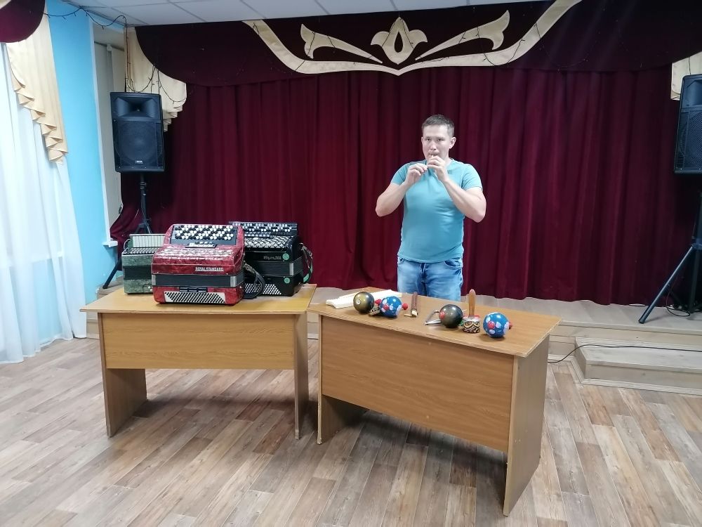 В Менделеевском районе прошло увлекательное путешествие в мир народных инструментов