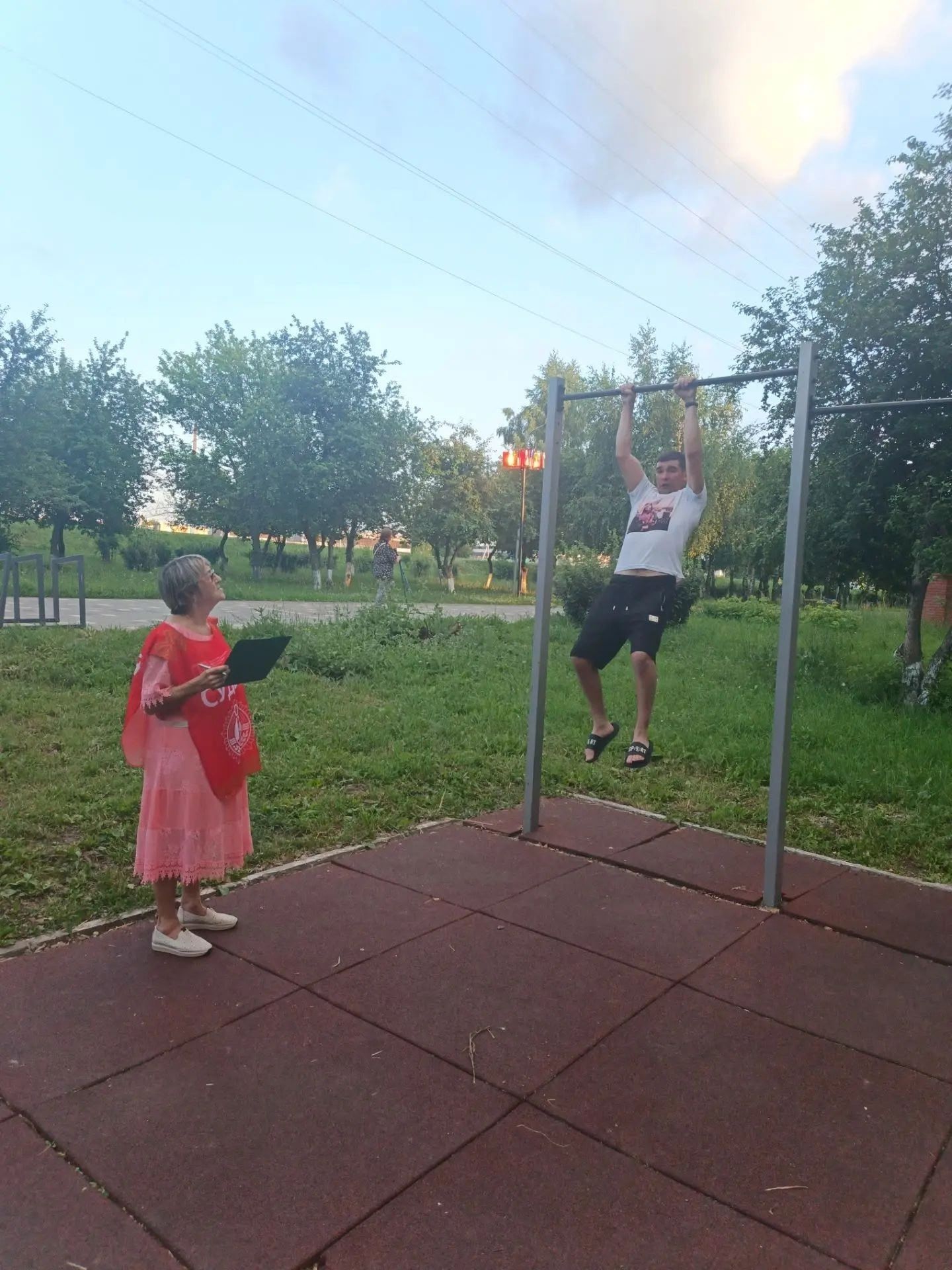 В День семьи на площадке ГТО в Менделеевске прошли спортивные испытания