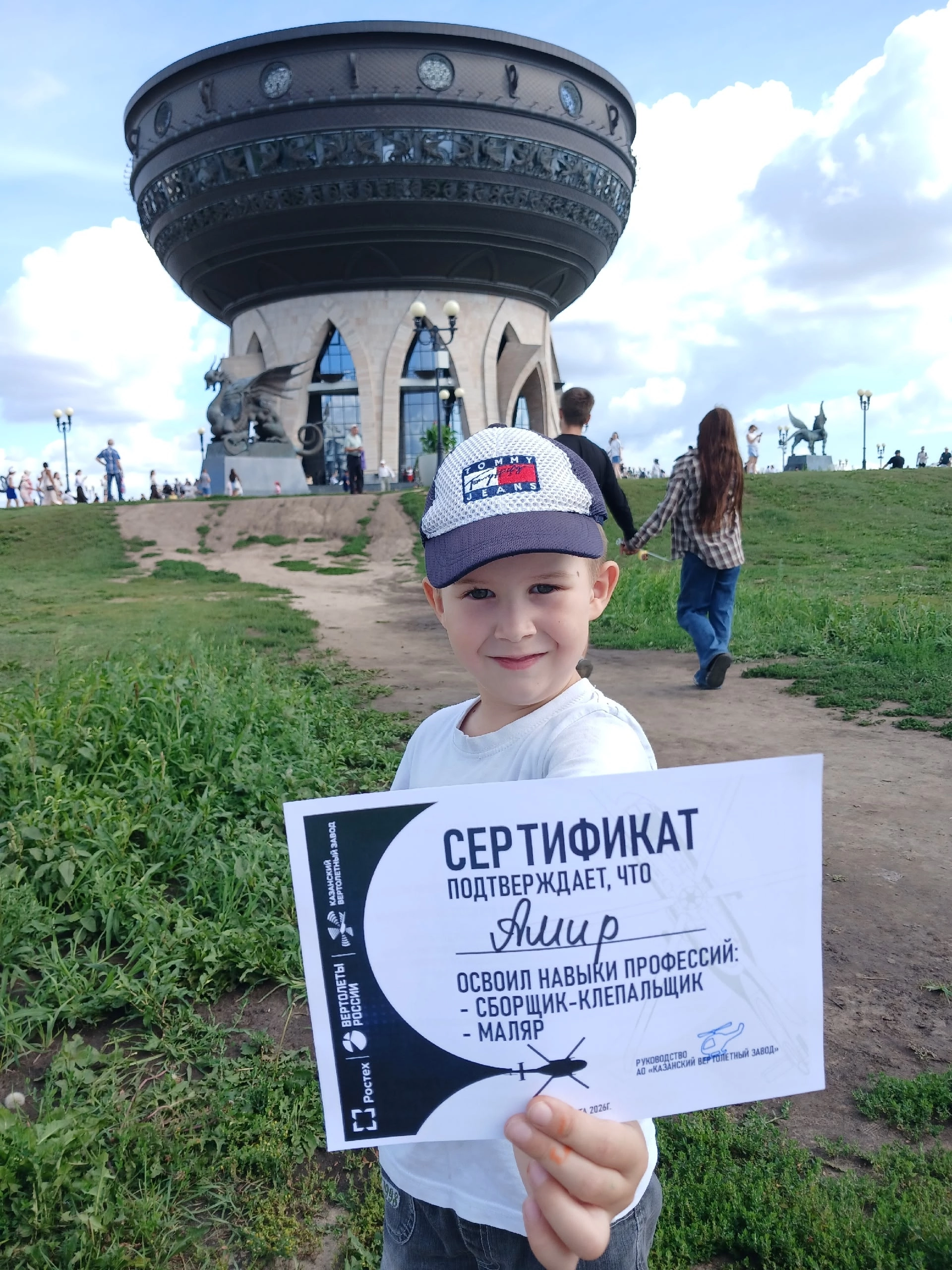Яшь менделеевчы беренче тапкыр Казанда узган «Мин күкне сайлыйм!» авиация бәйрәмендә катнашты