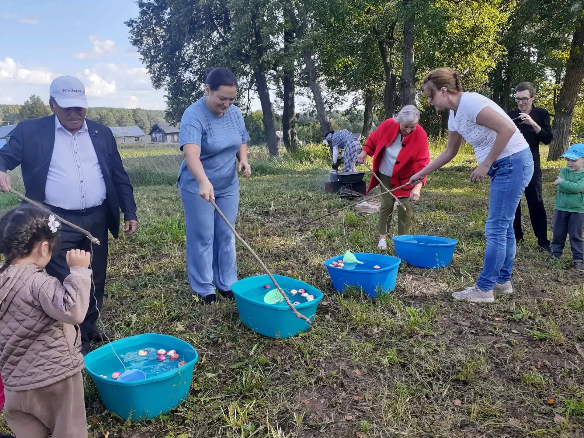 Традиции Яблочного Спаса и День села объединили жителей Нового Кокшана