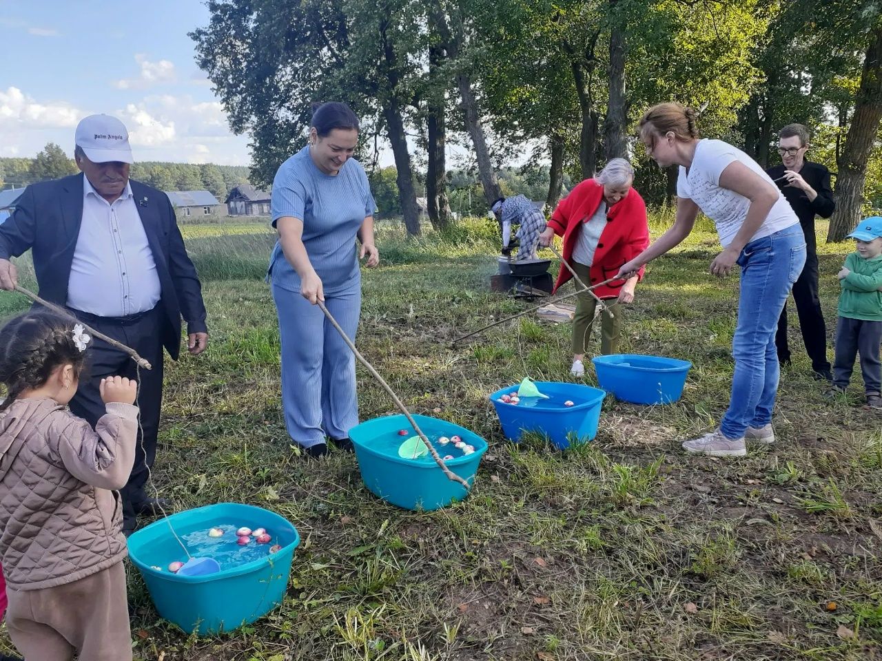 Алма Спасы традицияләре һәм Авыл көне Яңа Кокшан халкын берләштерде