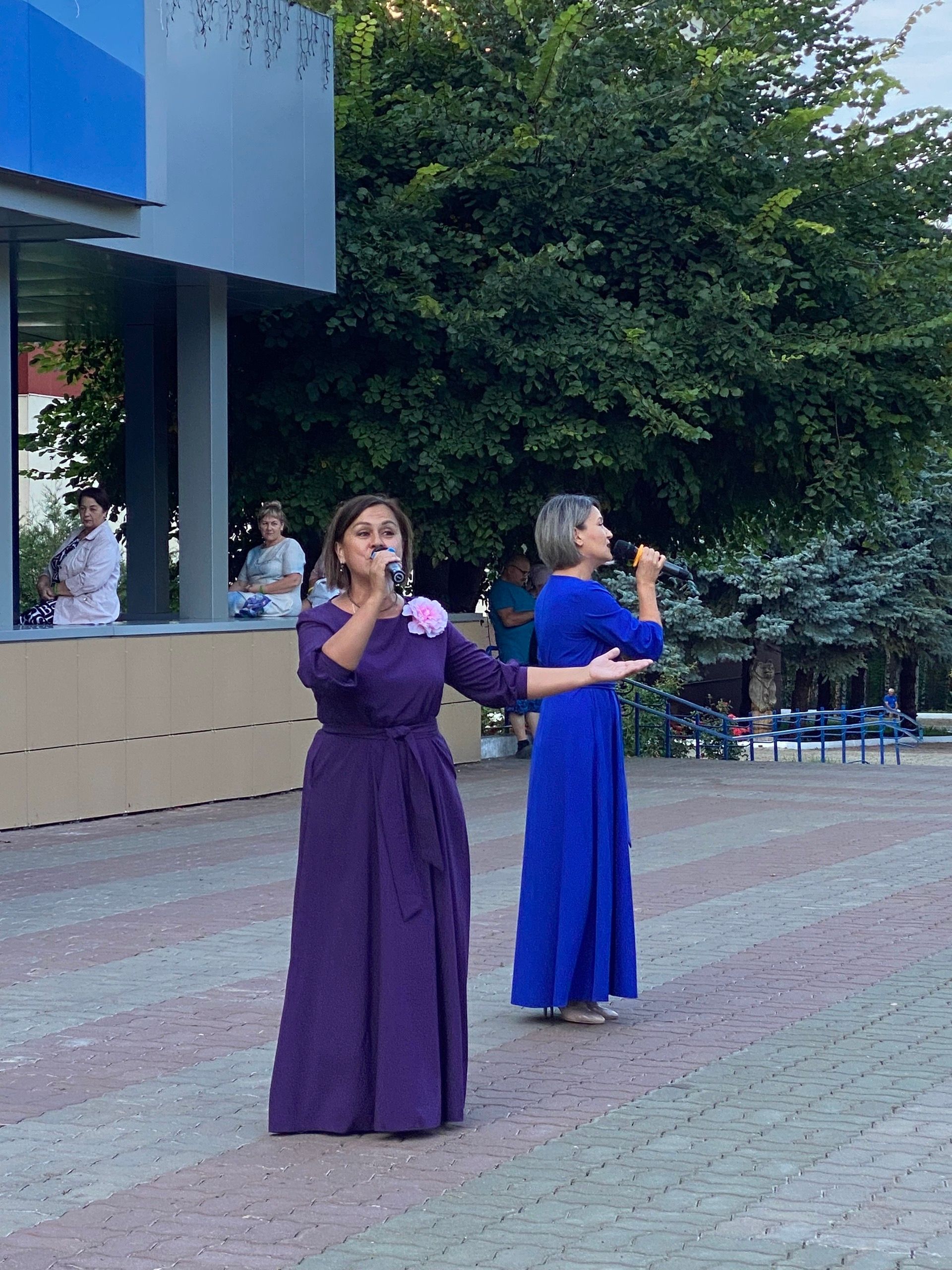 Самовар, мёд и народные песни: Яблочный Спас в Ижёвке собрал гостей санатория