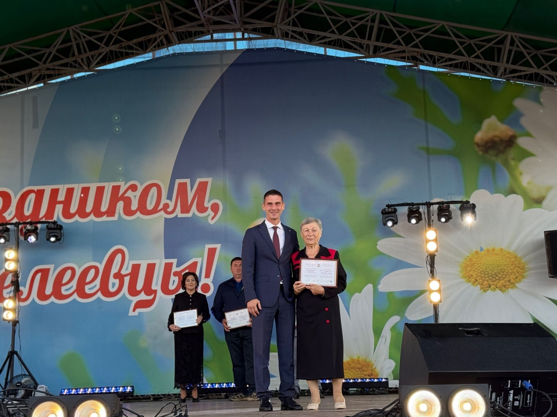 11 жителей Менделеевска получили свидетельства Электронной доски почёта Татарстана