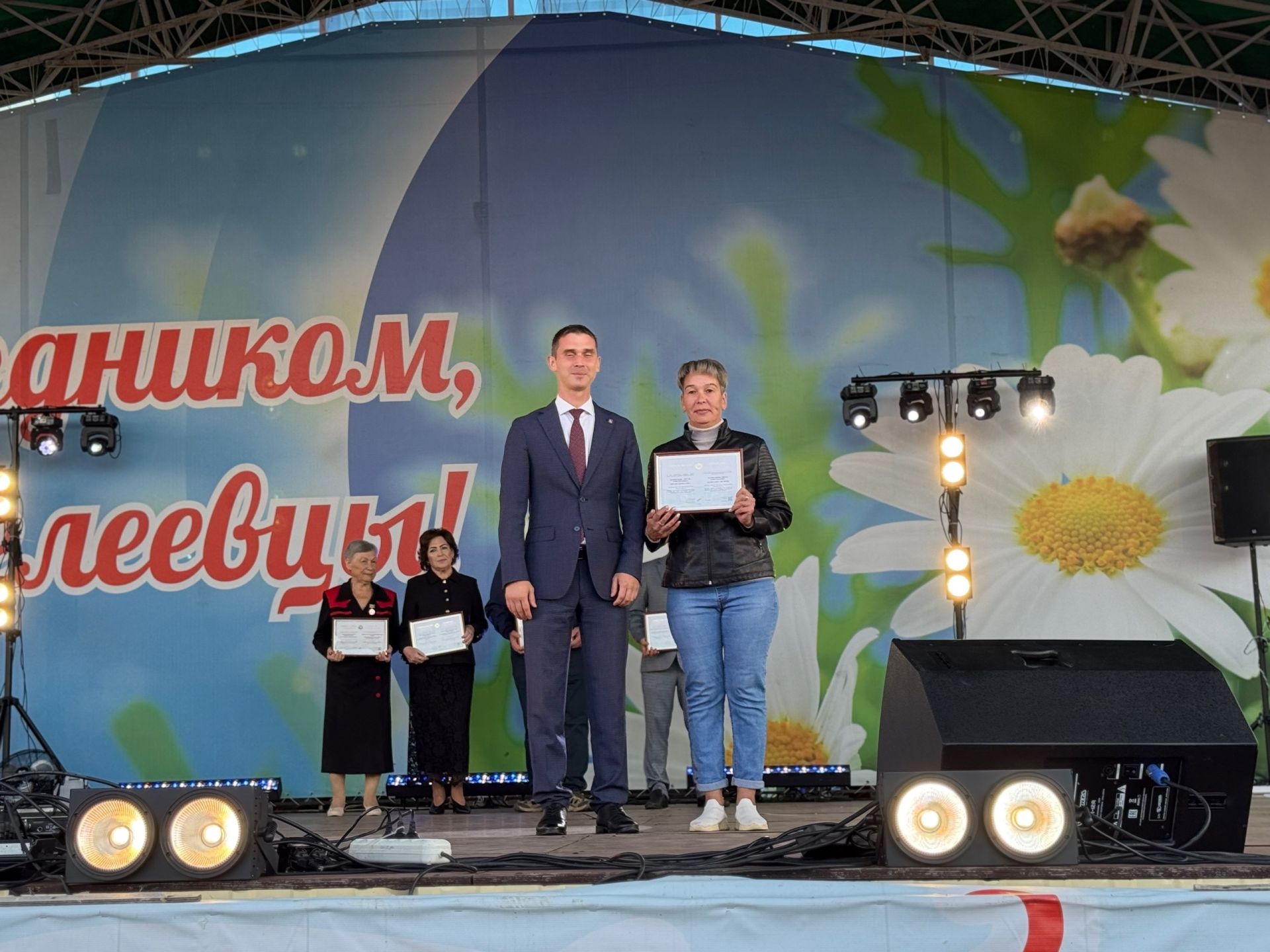 11 жителей Менделеевска получили свидетельства Электронной доски почёта Татарстана