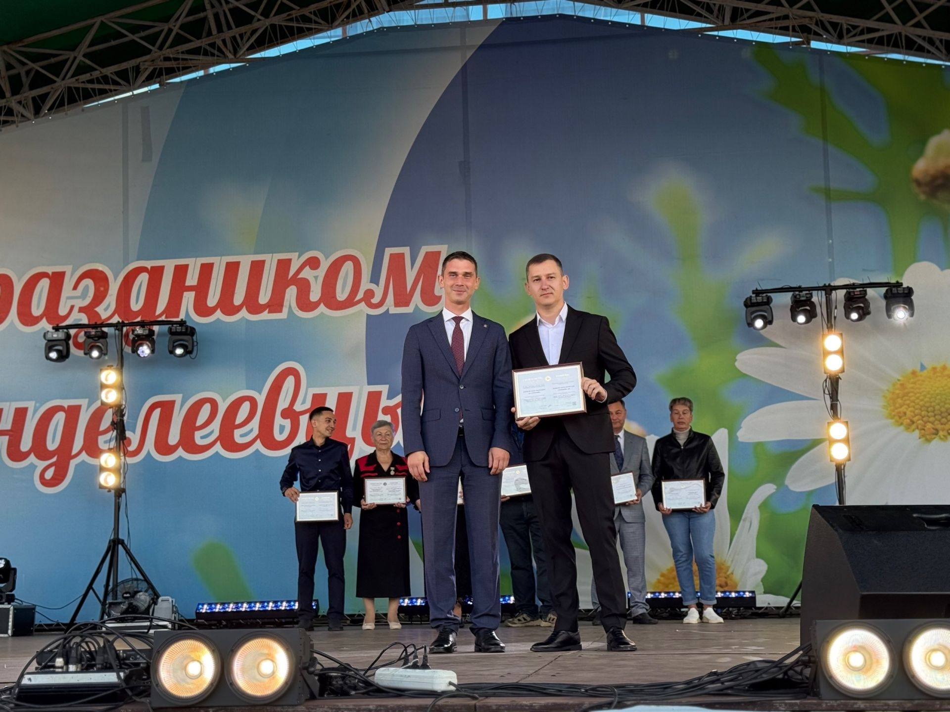 11 жителей Менделеевска получили свидетельства Электронной доски почёта Татарстана