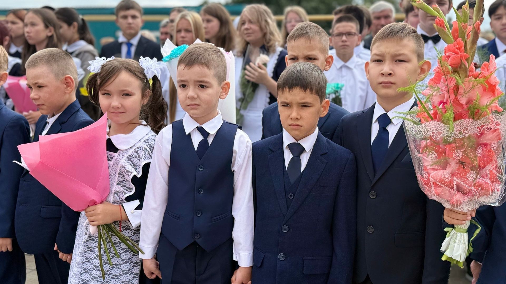 В школе №4 Менделеевска прозвенел первый звонок для 25 первоклассников
