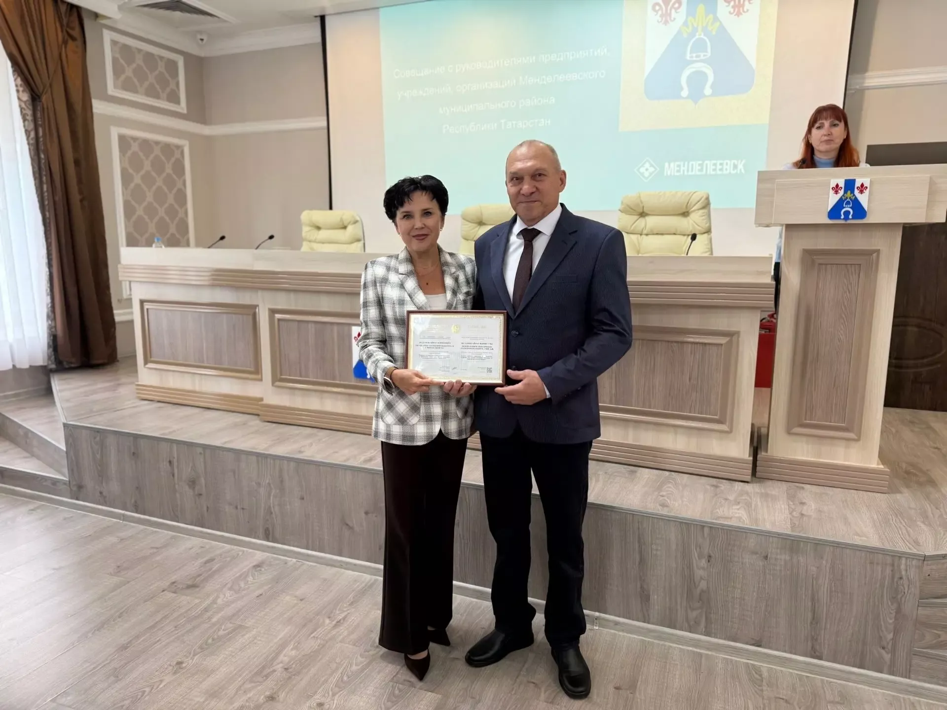 Лауреатам Электронной доски почёта в Менделеевске вручили свидетельства
