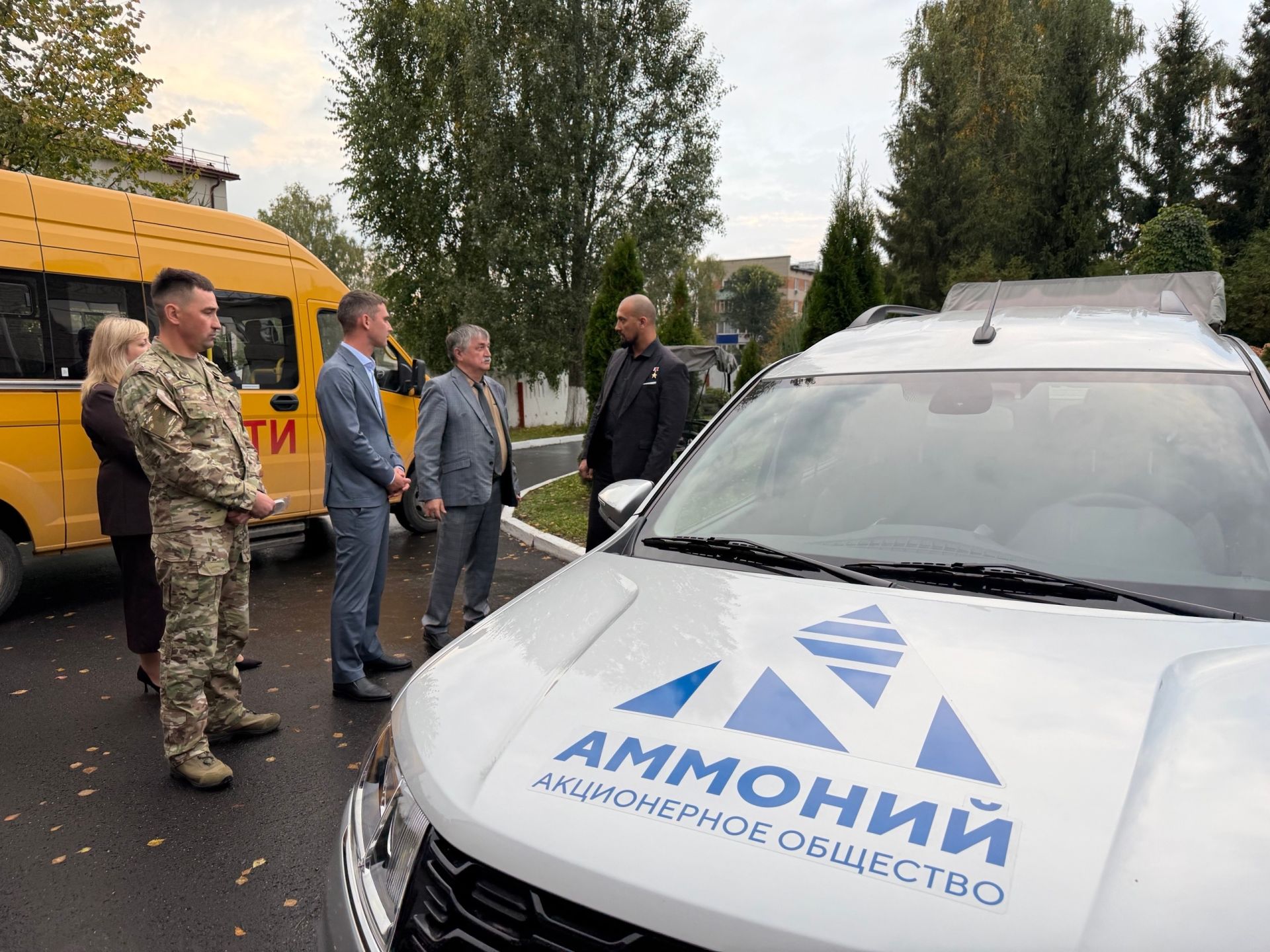 Герой России Расим Баксиков посетил приют «Камские зори» в Менделеевске