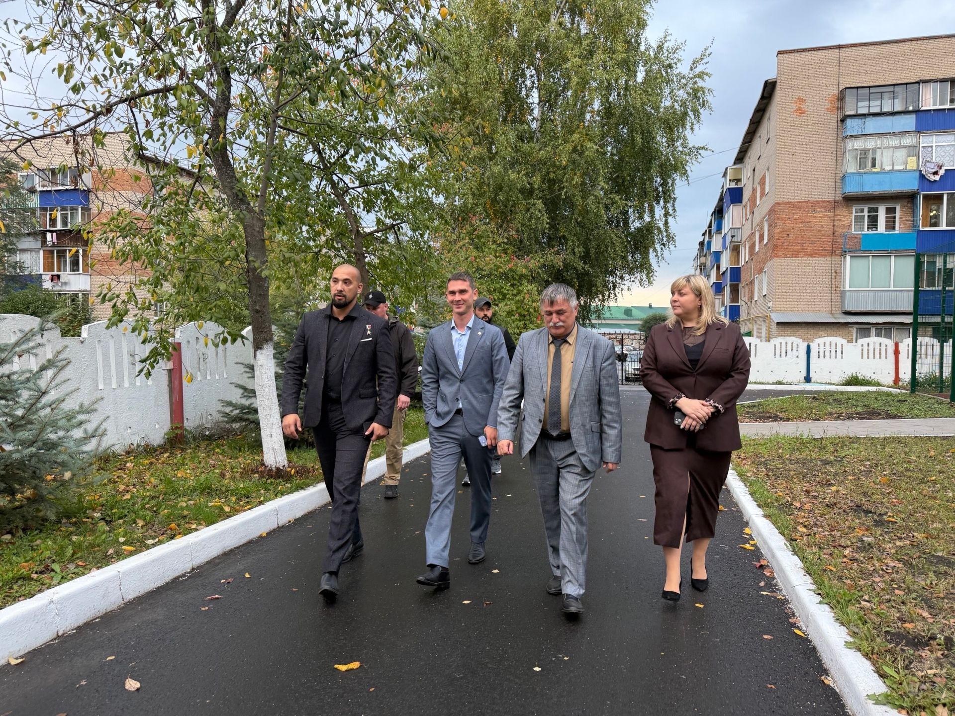 Герой России Расим Баксиков посетил приют «Камские зори» в Менделеевске