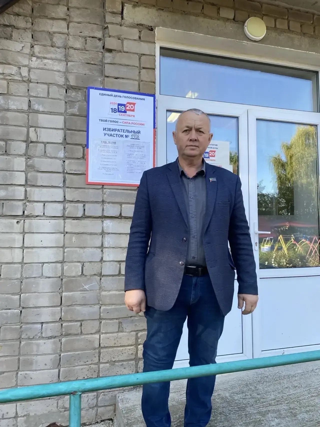 В селе Татарские Челны голосование открыл отец бойца СВО