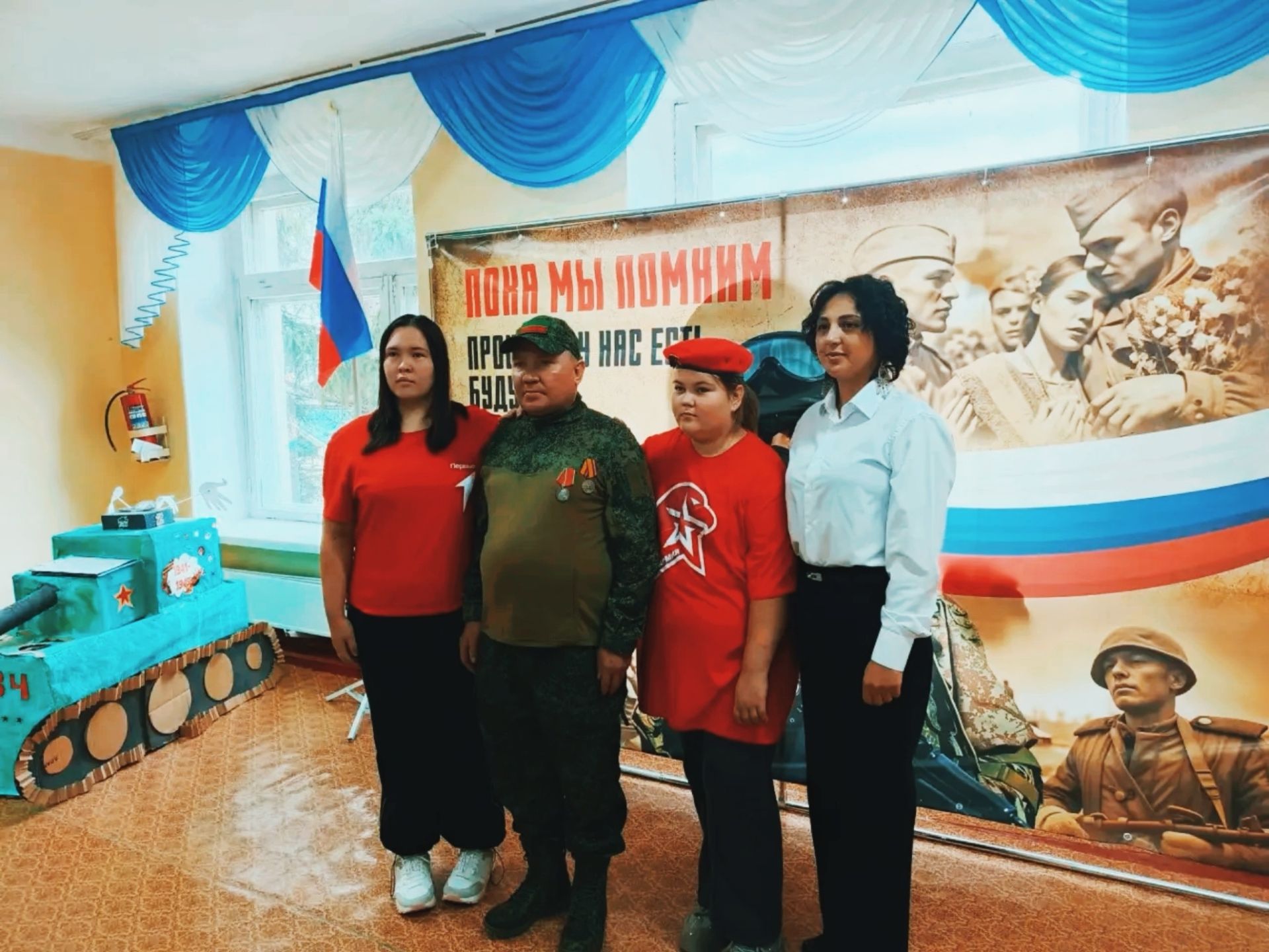 Выпускник Камаевской школы, участник СВО встретился с учениками