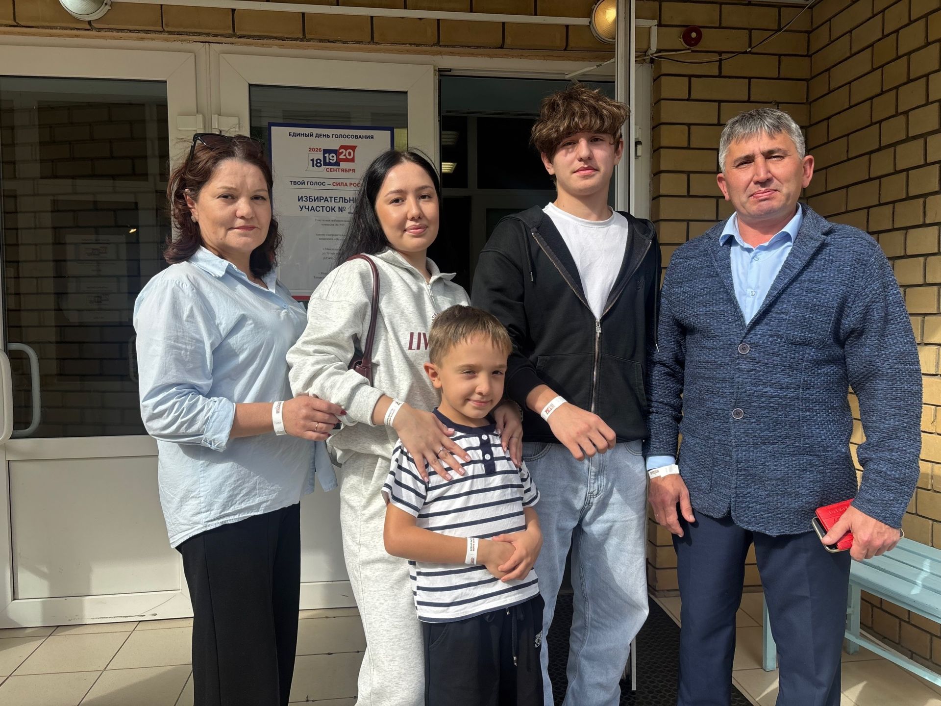 Семья педагогов Яковлевых из Менделеевска проголосовала на выборах в Госдуму РФ