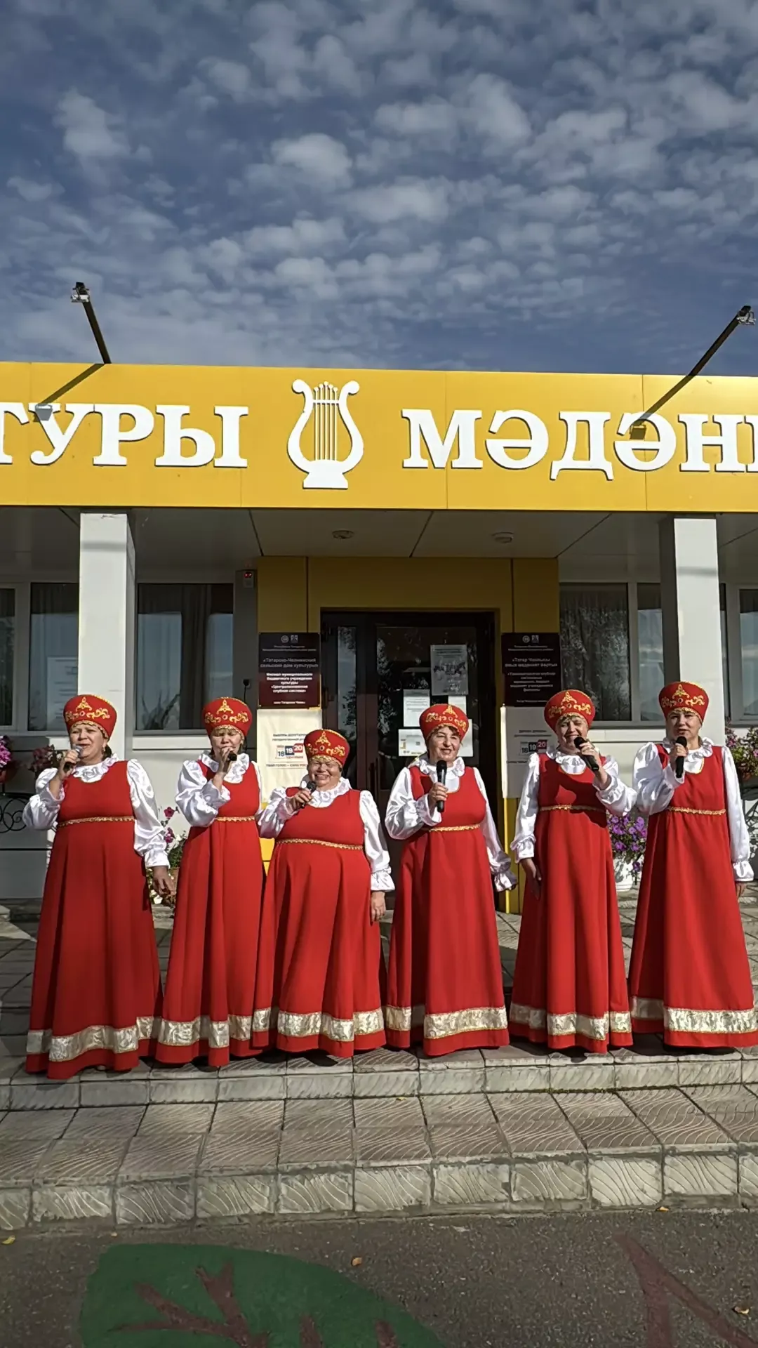 Народный ансамбль «Рождественские напевы» задал яркий тон выборам в Татарских Челнах