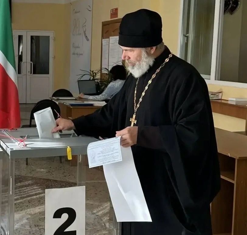 Представители духовенства проголосовали на выборах в Менделеевске