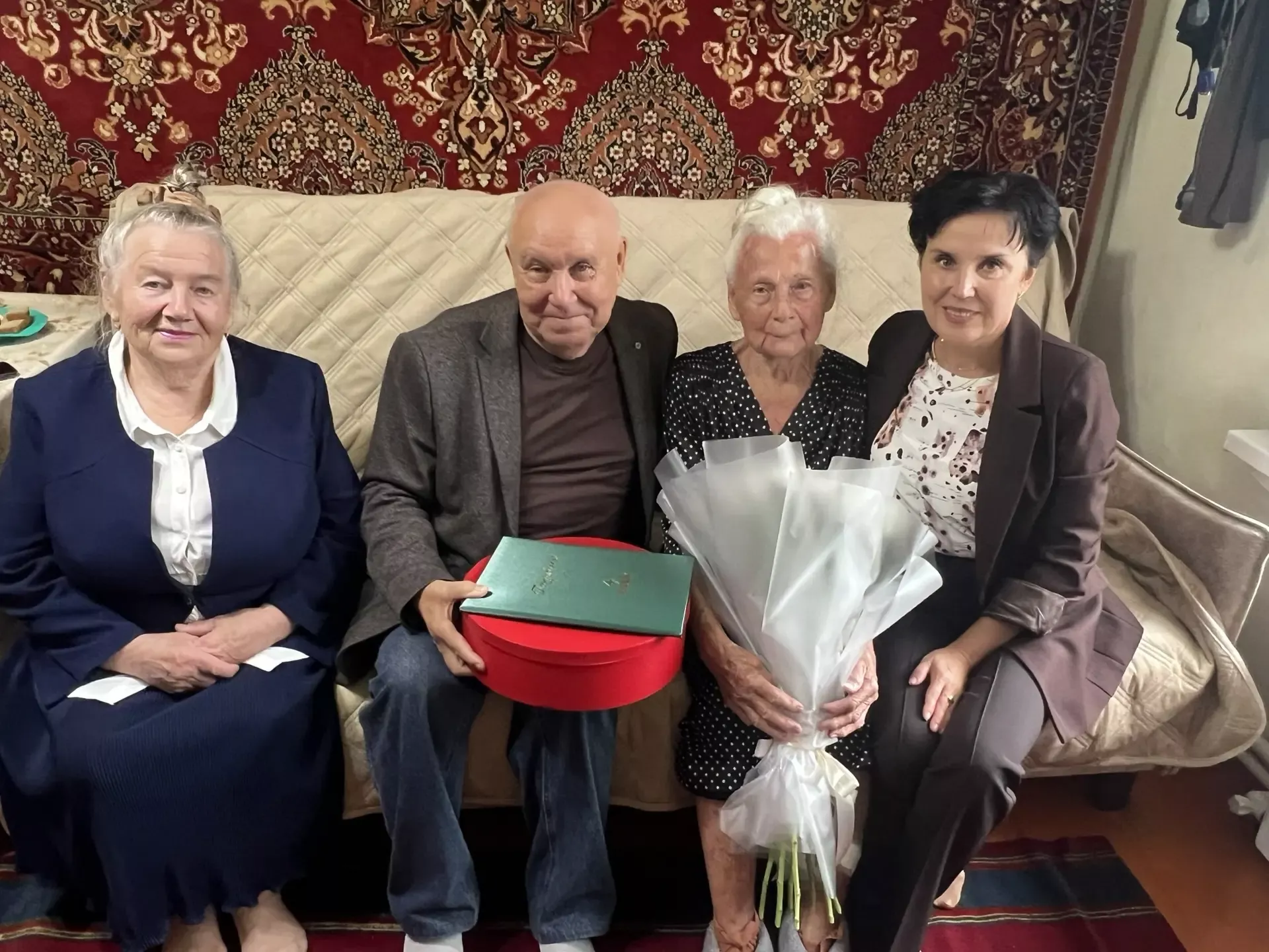 Жительница Менделеевска Вера Модестова отметила 90-летие