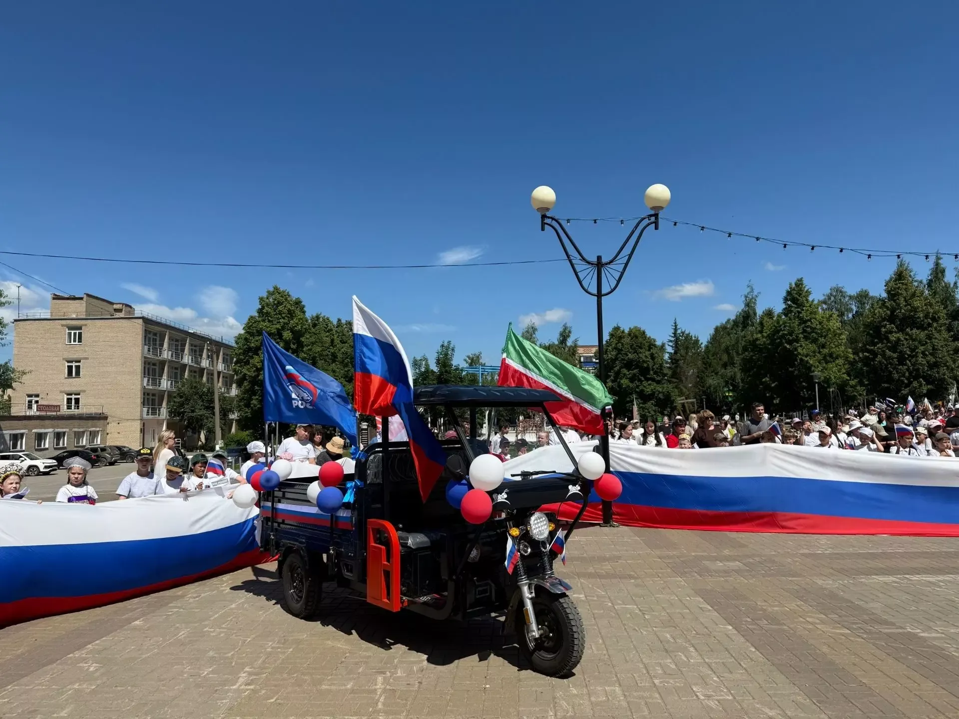 Парад дружбы народов в Менделеевске