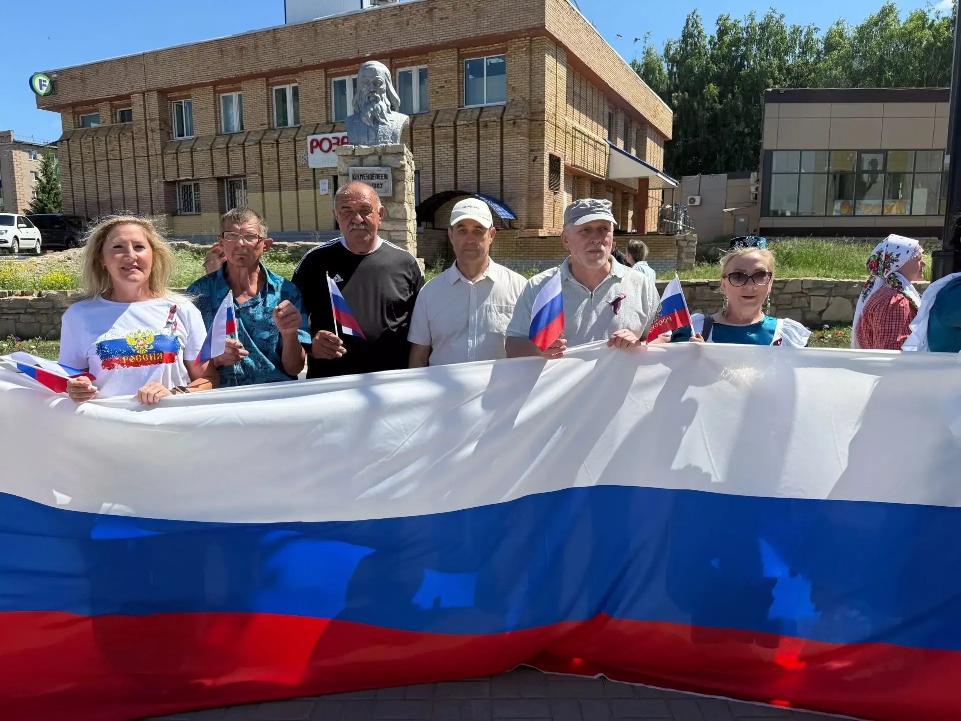 Парад дружбы народов в Менделеевске