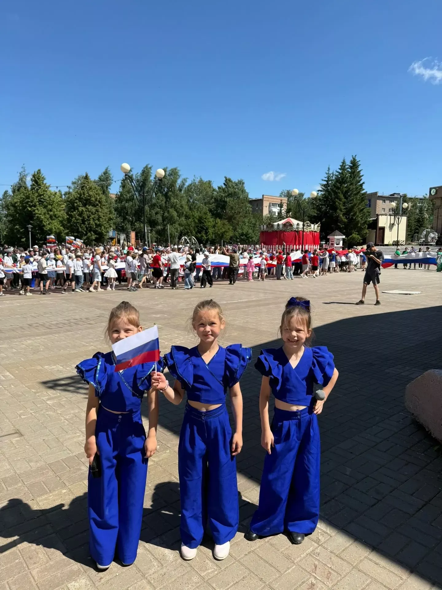 Парад дружбы народов в Менделеевске