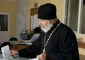 Представители духовенства проголосовали на выборах в Менделеевске