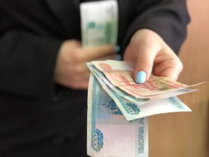 Жительницу Татарстана обвиняют в посредничестве в передаче 17 млн рублей взятки