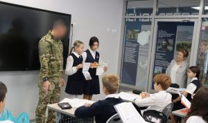Участник СВО пришёл к пятиклассникам лицея №3 Менделеевска